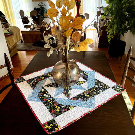 Labyrinth Table Topper Pattern: Step-by-Step Quilt Instructions (PDF Download) 28 inches sq