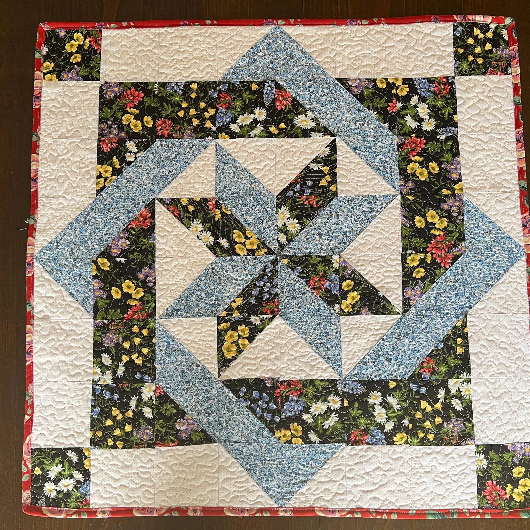 Labyrinth Table Topper Pattern: Step-by-Step Quilt Instructions (PDF Download) 28 inches sq