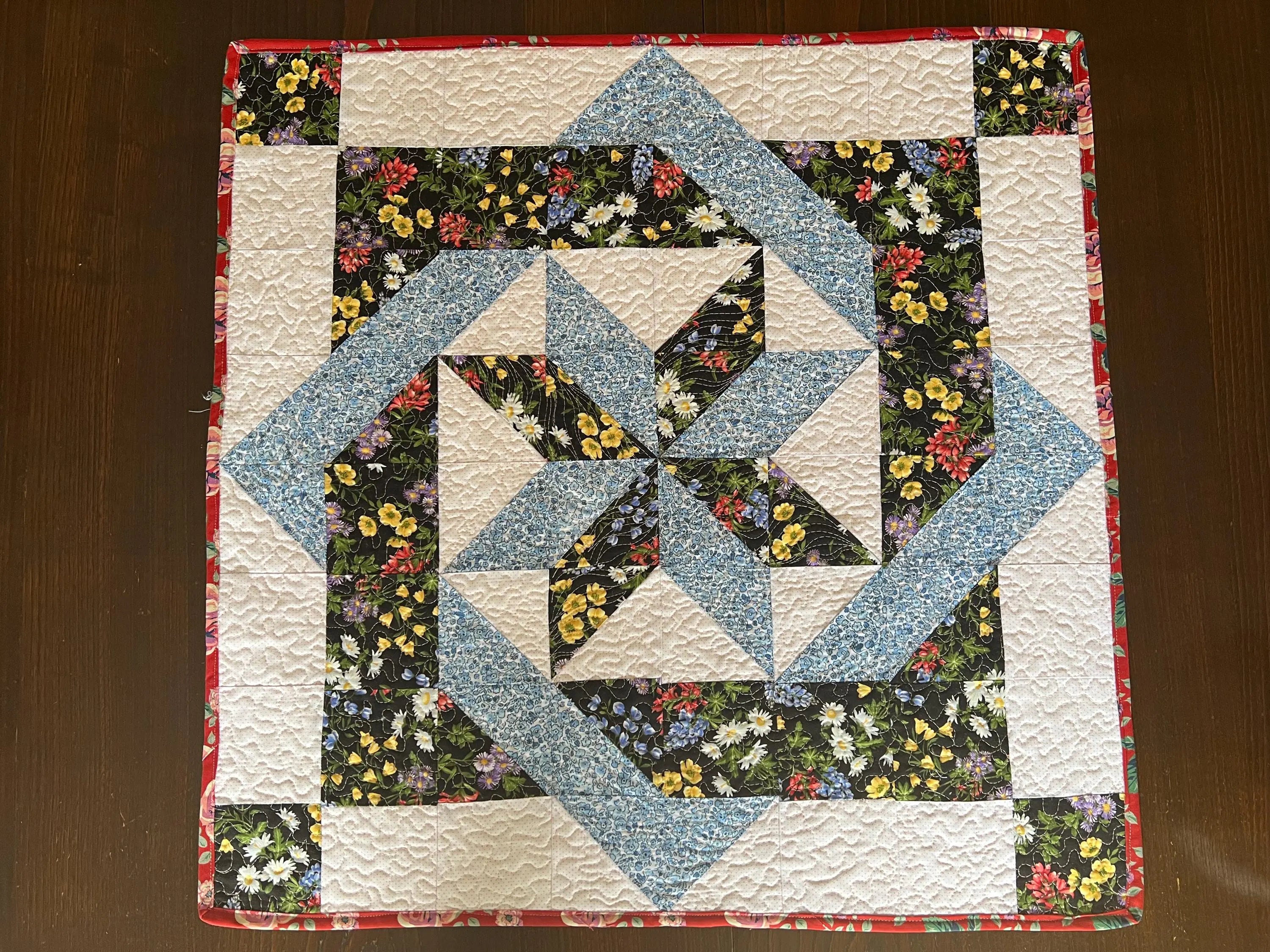 Labyrinth Table Topper Pattern: Step-by-Step Quilt Instructions (PDF Download) 28 inches sq