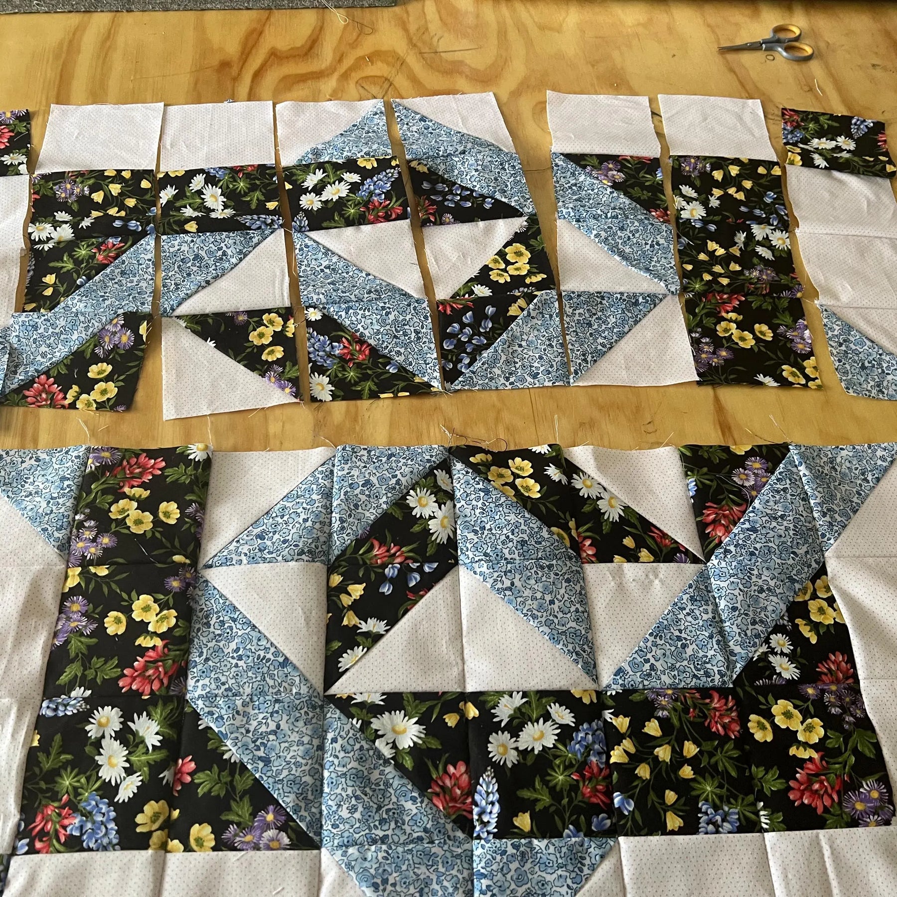 Labyrinth Table Topper Pattern: Step-by-Step Quilt Instructions (PDF Download) 28 inches sq