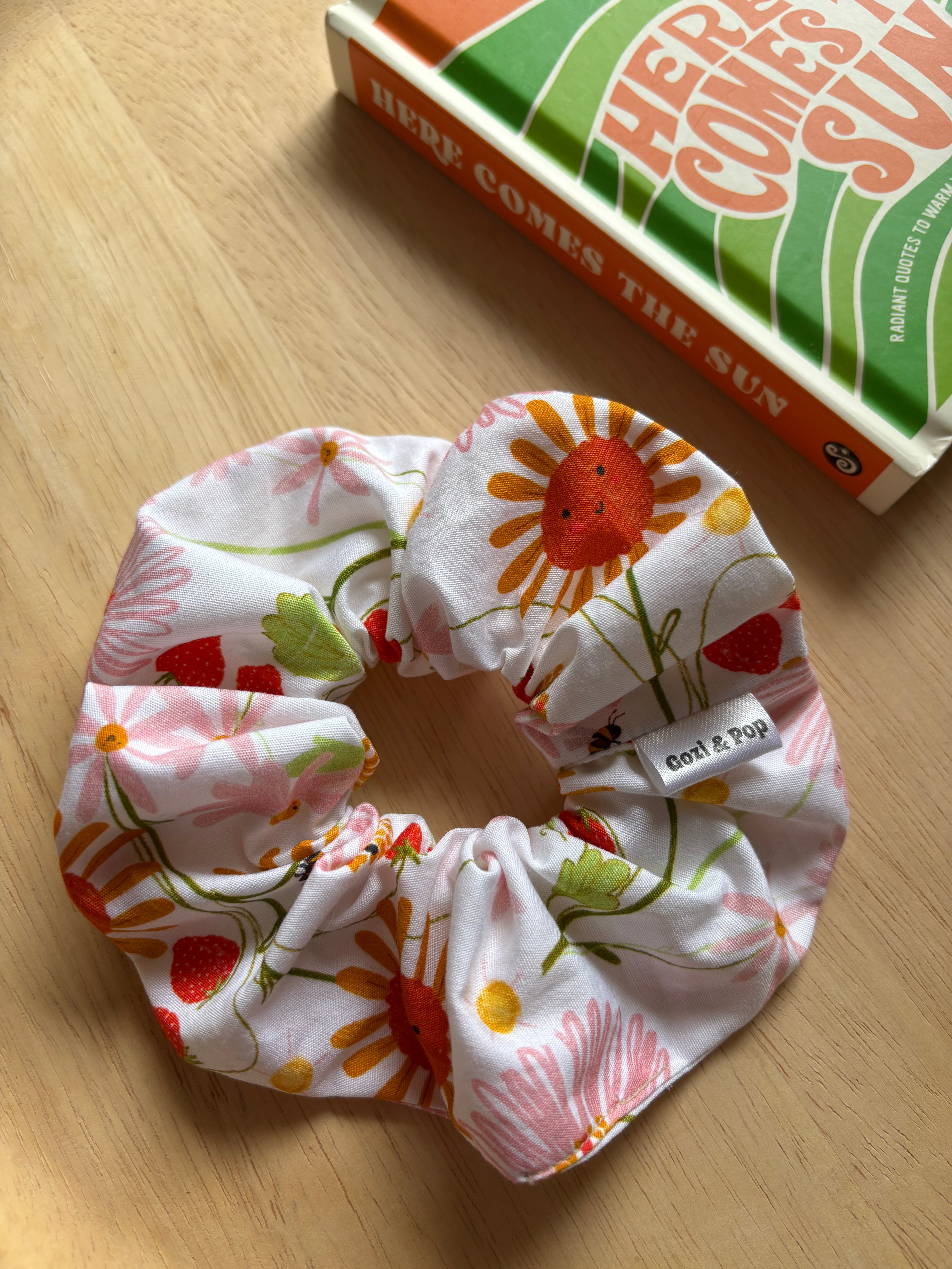 Daisy Smiles Scrunchie