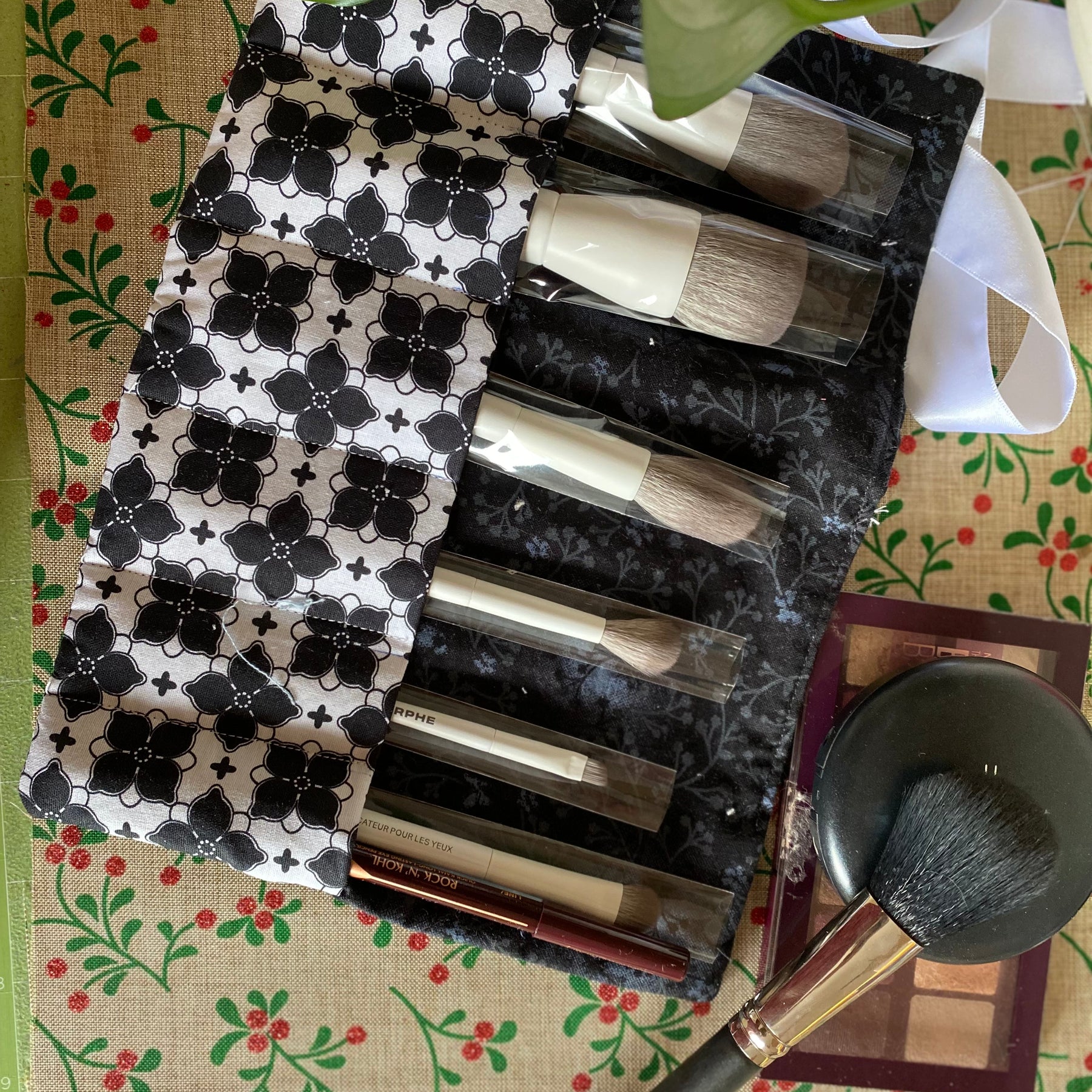 Black & White Floral Cosmetic Makeup Brush Roll