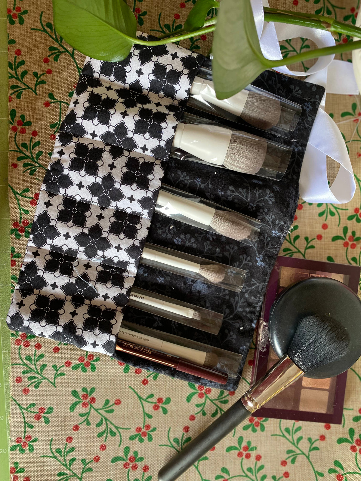 Black & White Floral Cosmetic Makeup Brush Roll