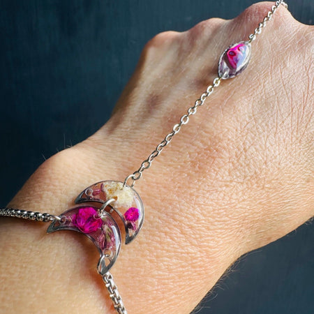 Botanical resin hand chain in silver with pressed flowers and cowrie shell