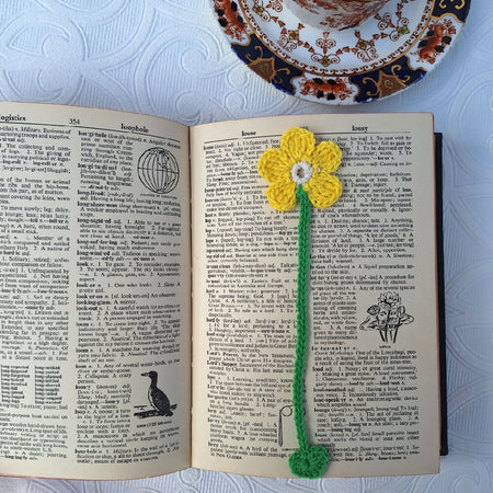 Golden Daisy Flower Crochet Bookmark