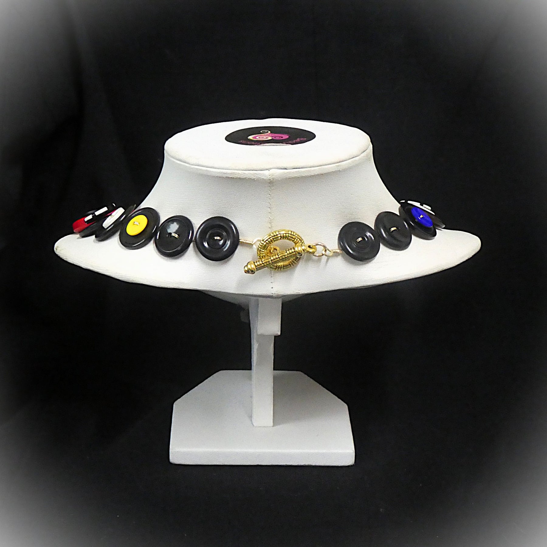 Button necklace - A Spot of Colour