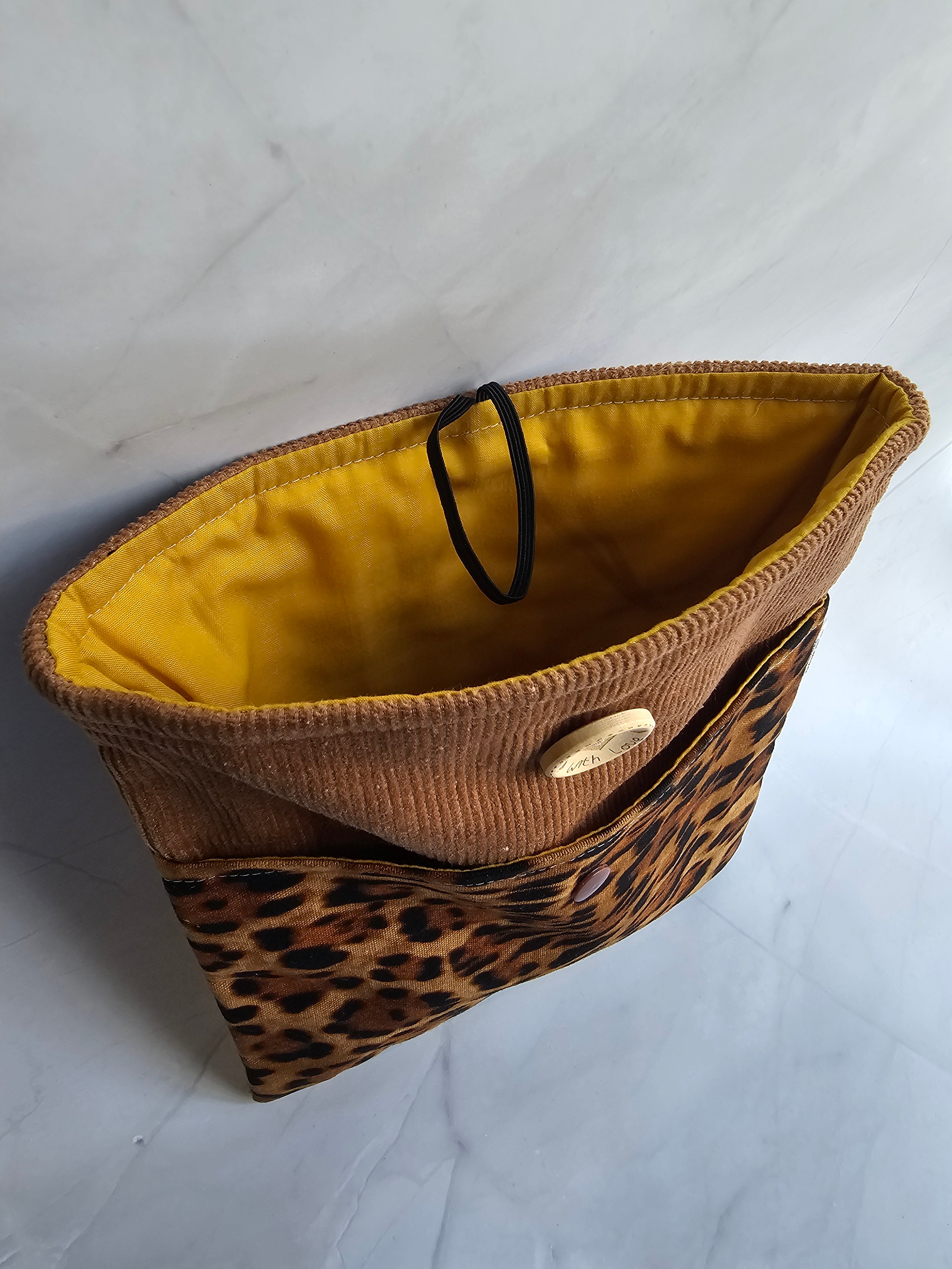 I-Pad/Book Sleeves - Animal print