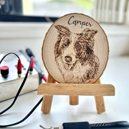 Natural Wood Circle Custom Pet Portrait – Hand-Burned Pyrography Art