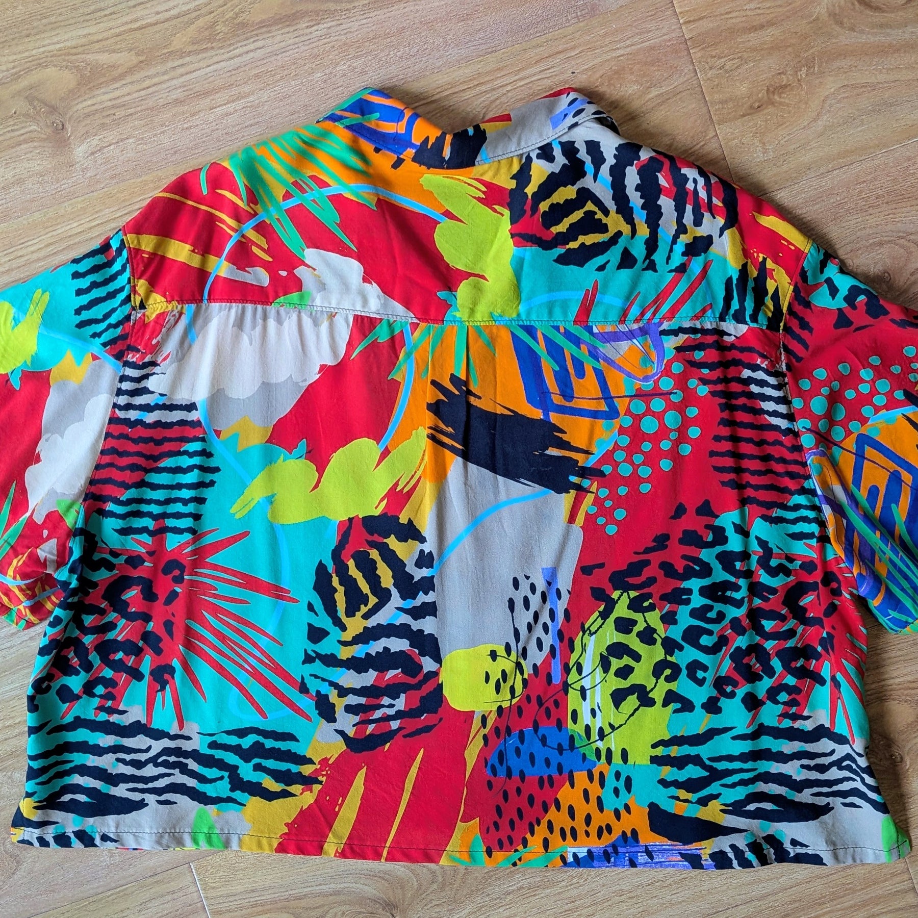 Crop Classic Cut Camp Collar Button-up Shirt Rayon (Multicolour / Size XL)