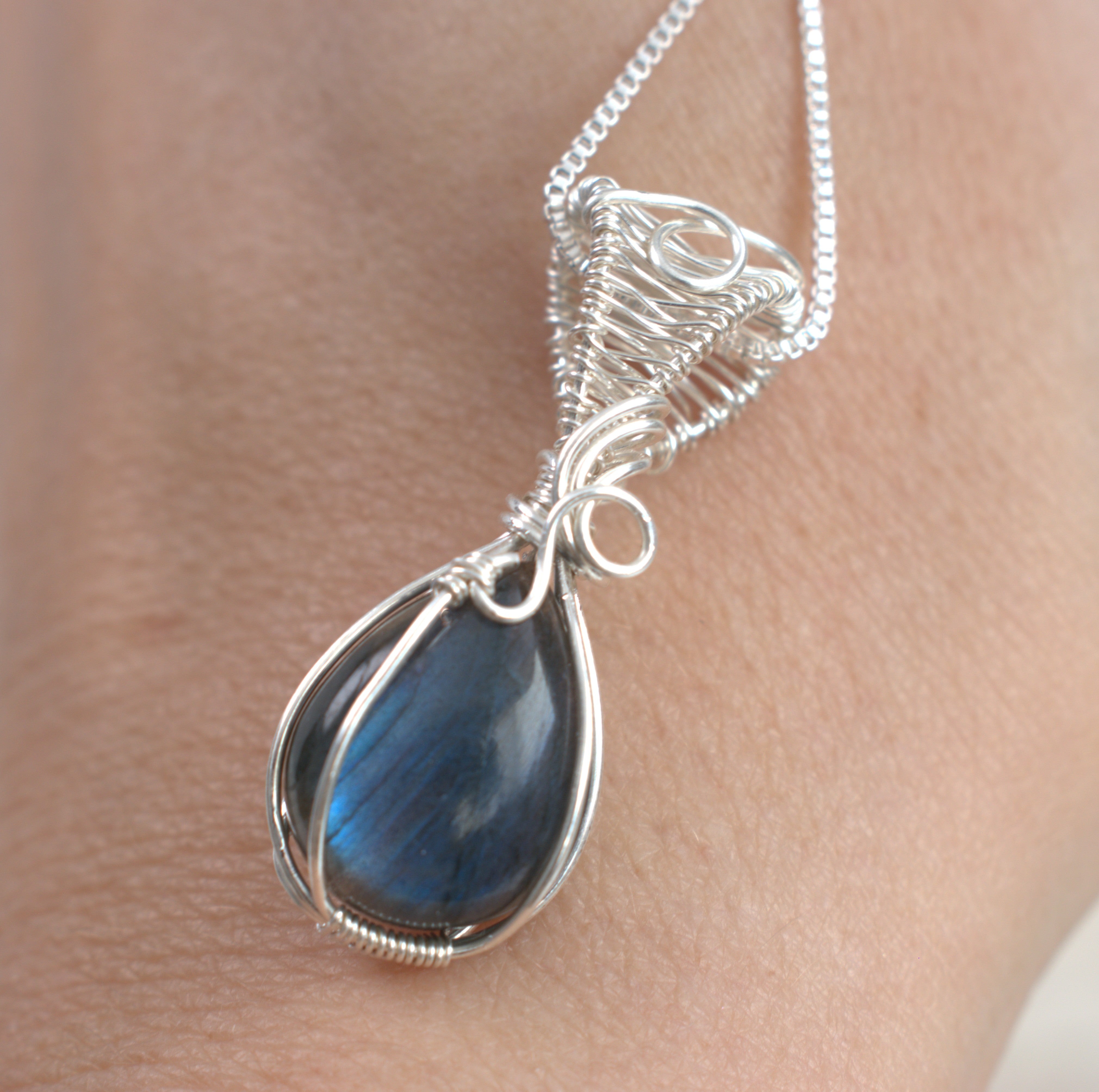 Blue Flash Labradorite Keepsake Pendant in Silver