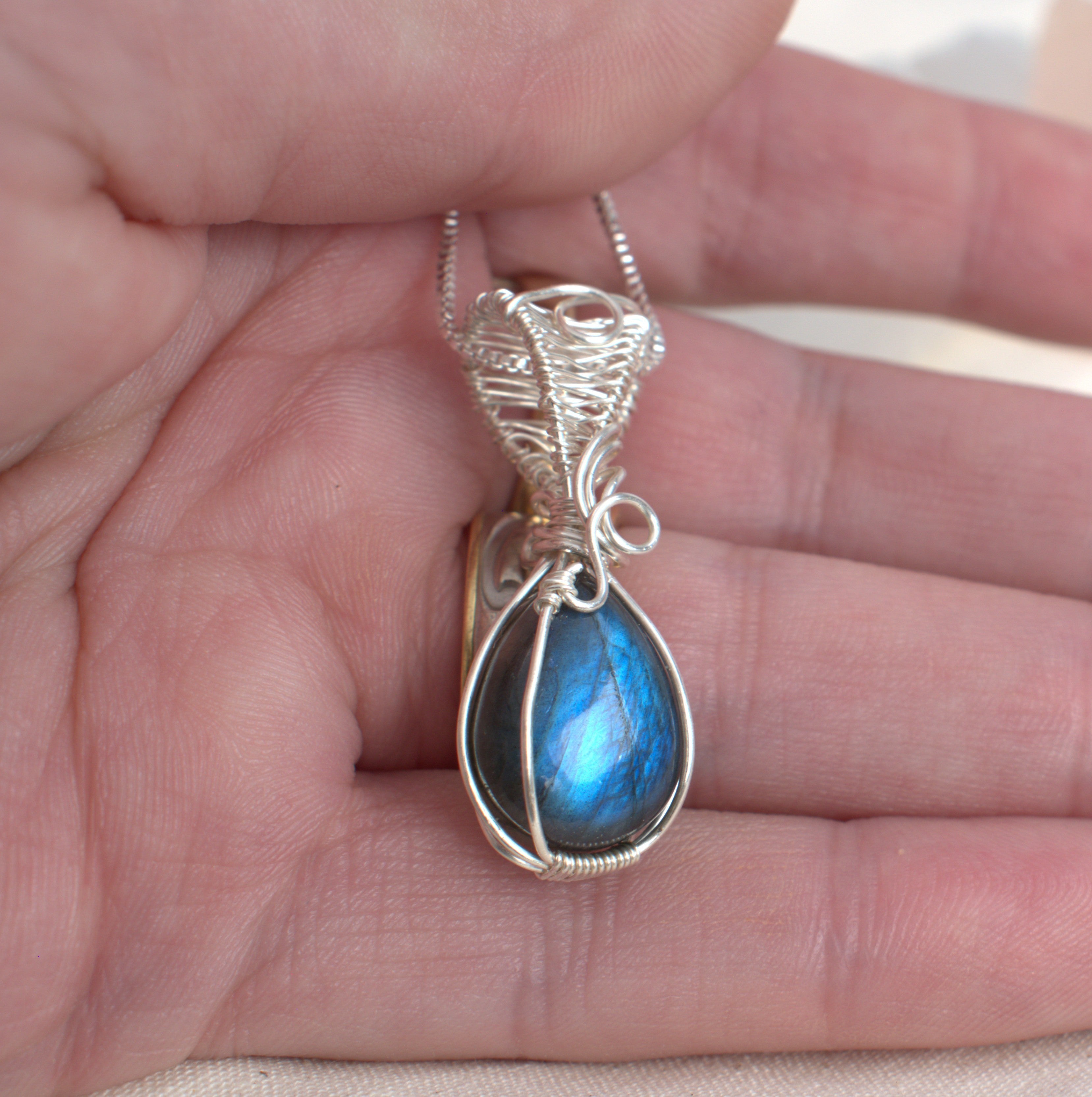 Blue Flash Labradorite Keepsake Pendant in Silver