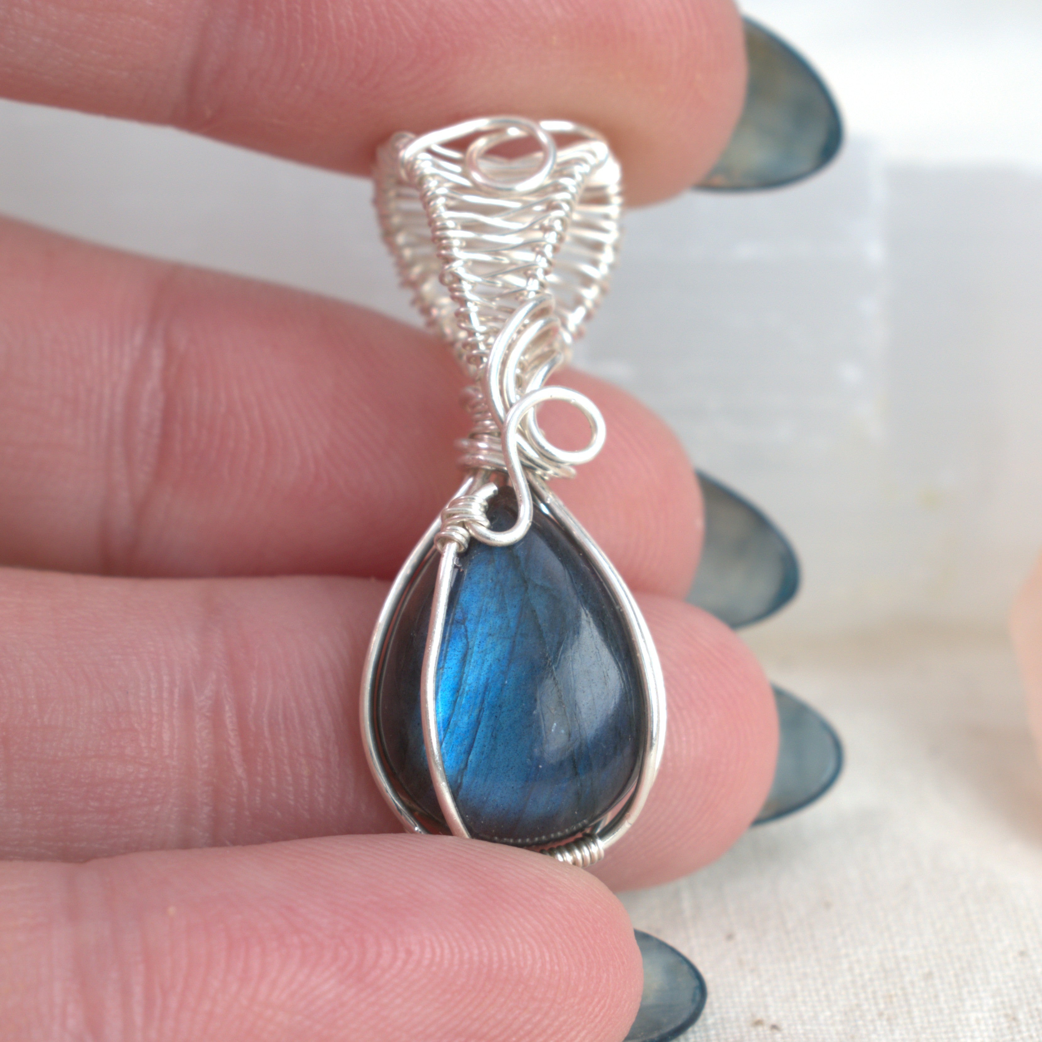 Blue Flash Labradorite Keepsake Pendant in Silver