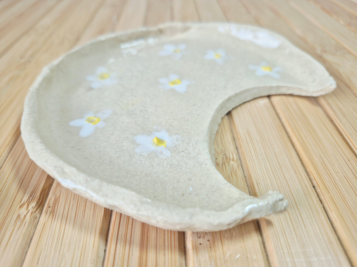 Pottery spoon rest with a daisy pattern