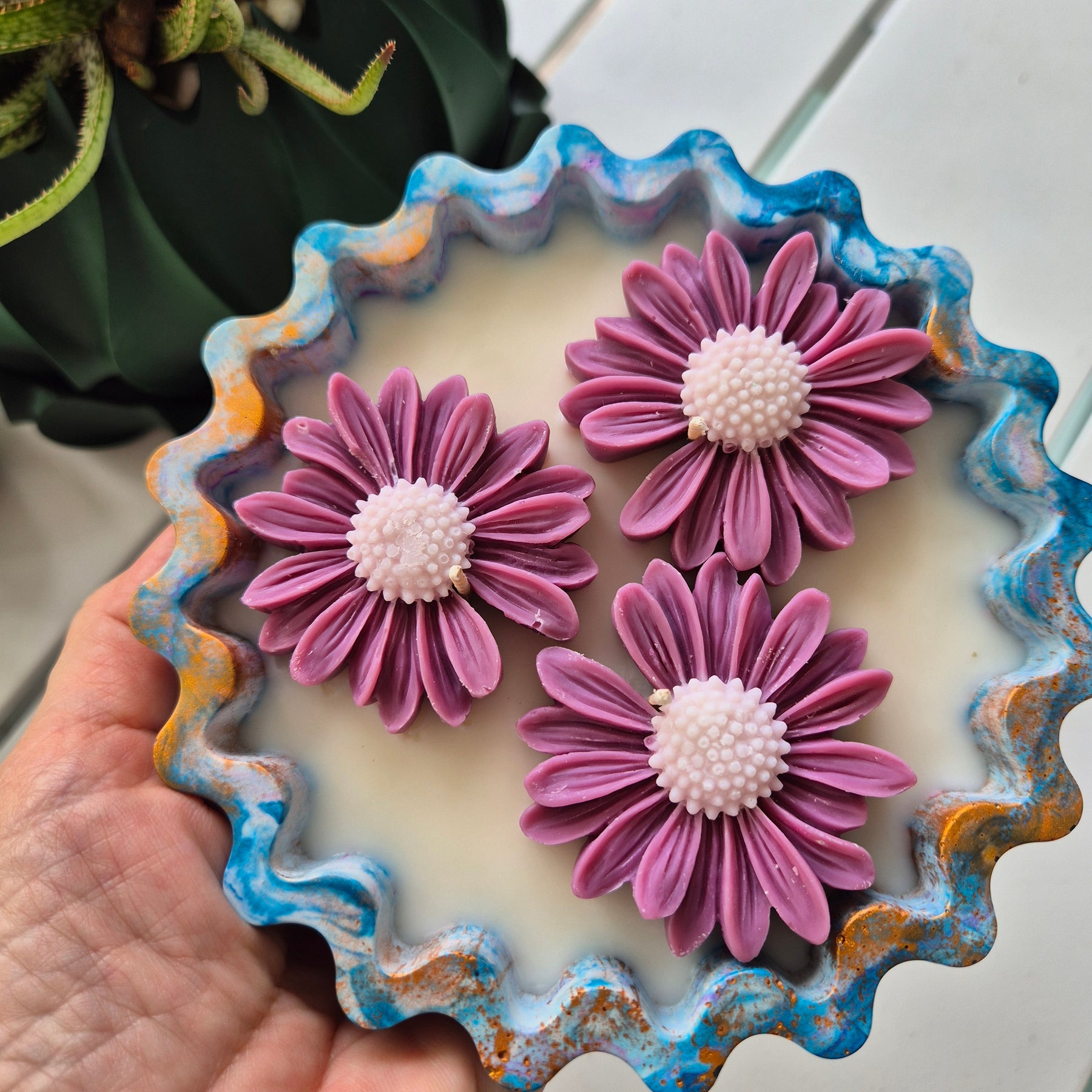 Round fluted concrete bowl candle with black raspberry lime