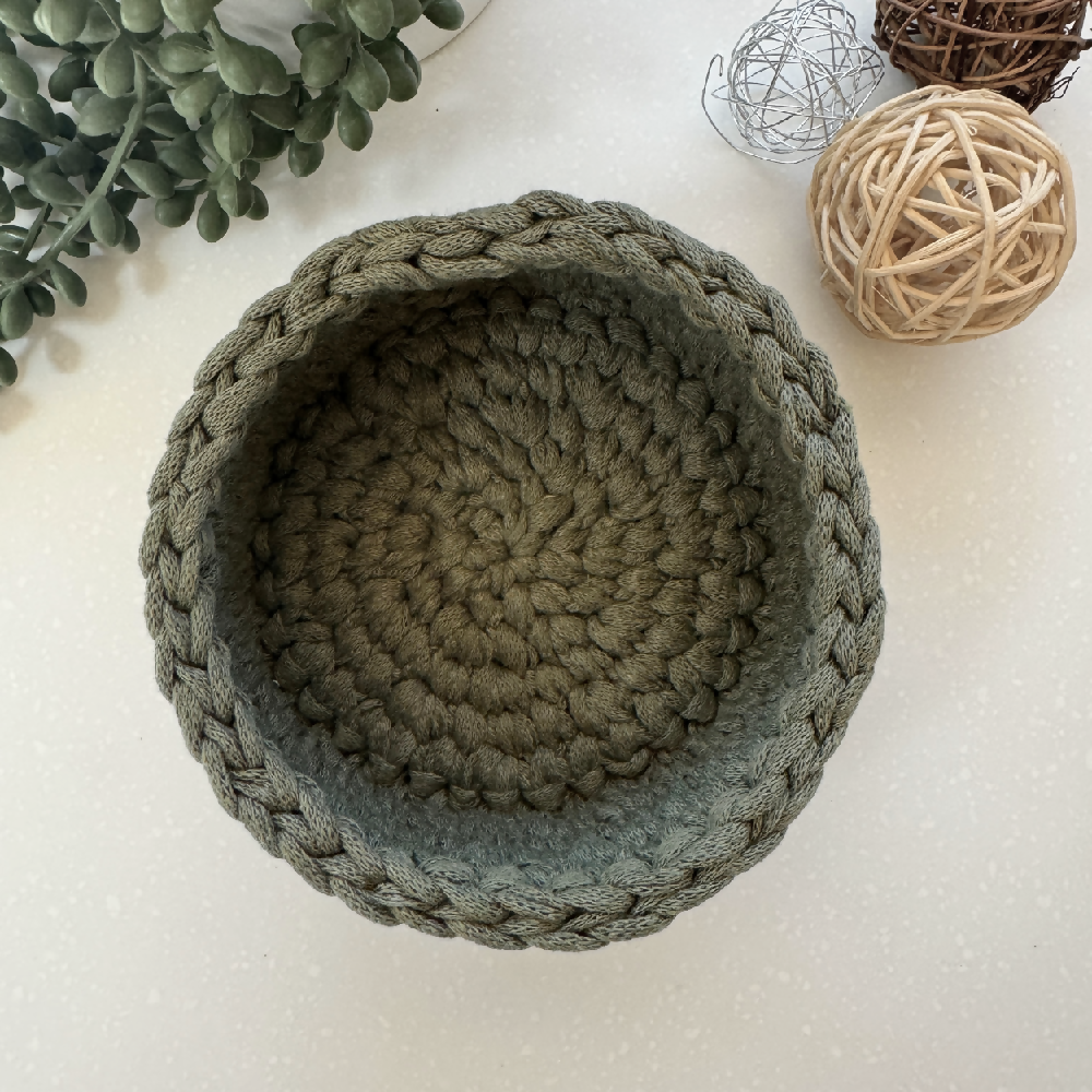 Handmade-basket-recycled-yarn-khaki-green-mini (2)