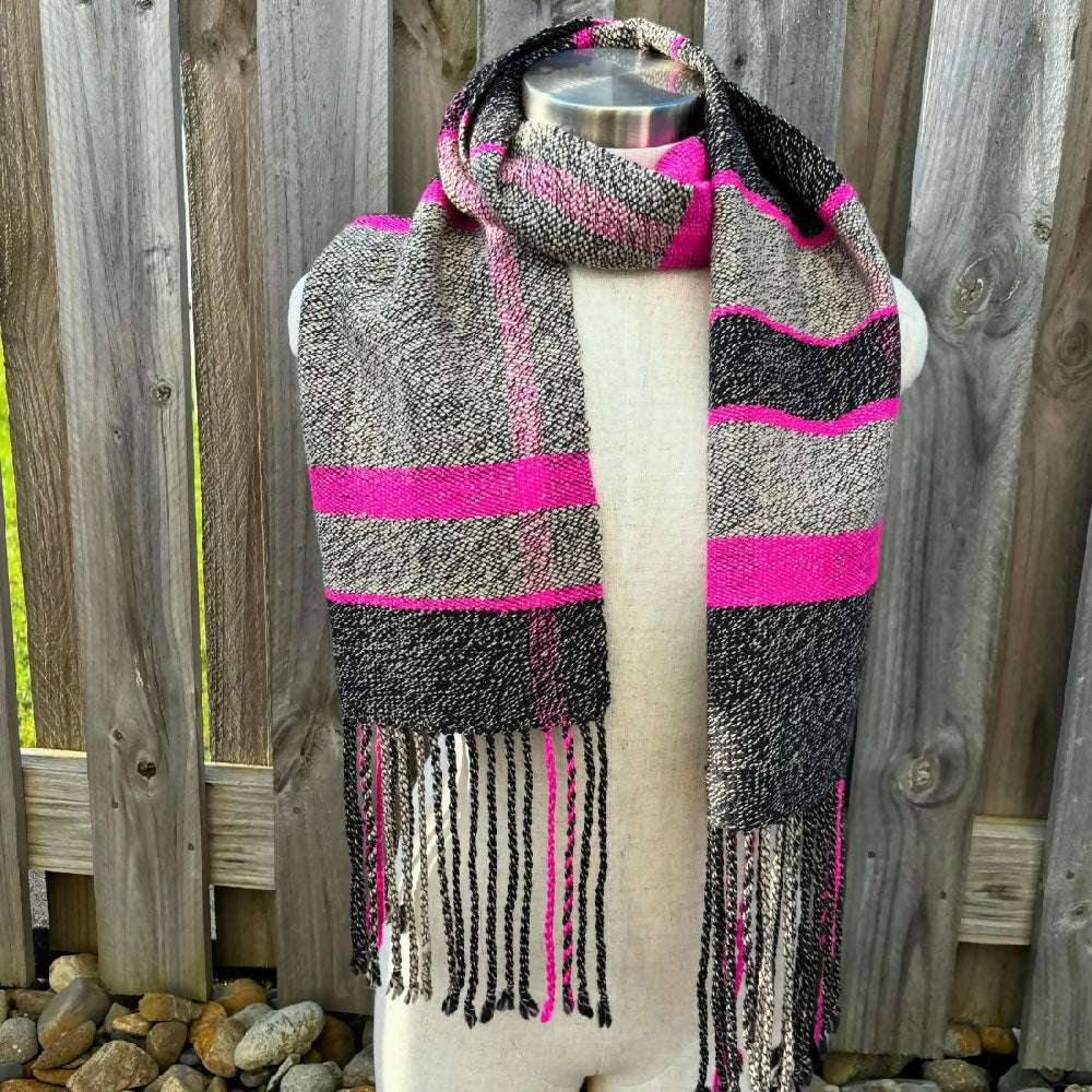 scarf_pink_grey_black_mannequin_Oct2024