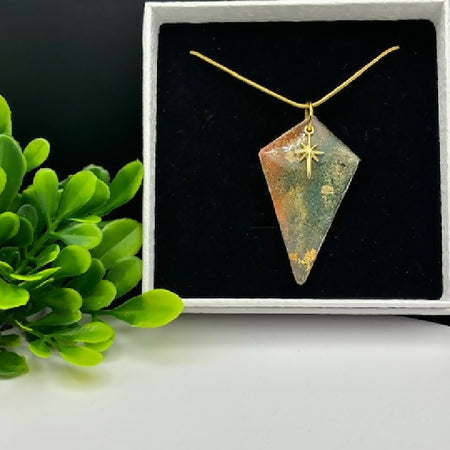 Golden Starburst Marbled Pendant Necklace