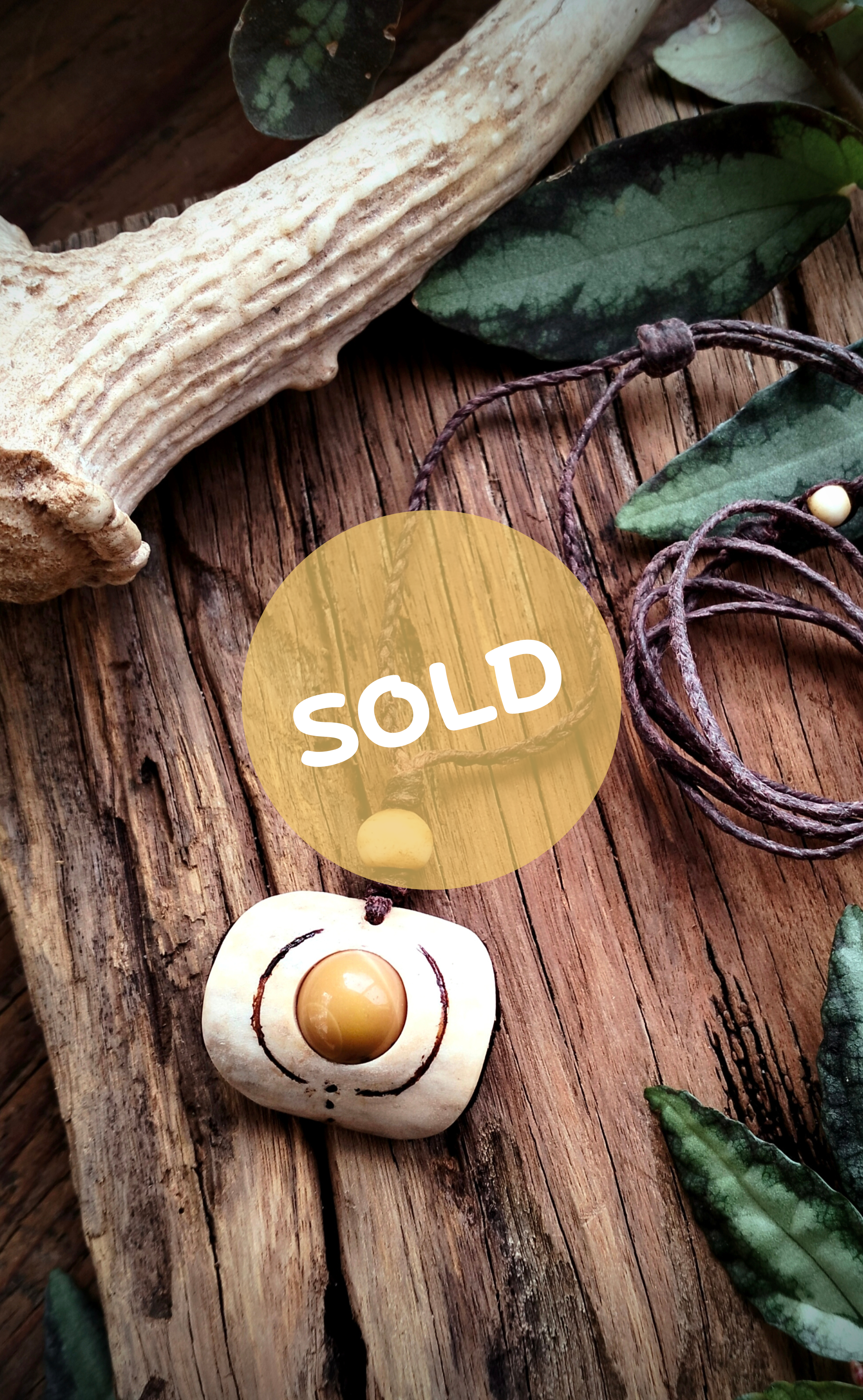 •| MOOKIATE | DEER ANTLER |• natural crystal necklace