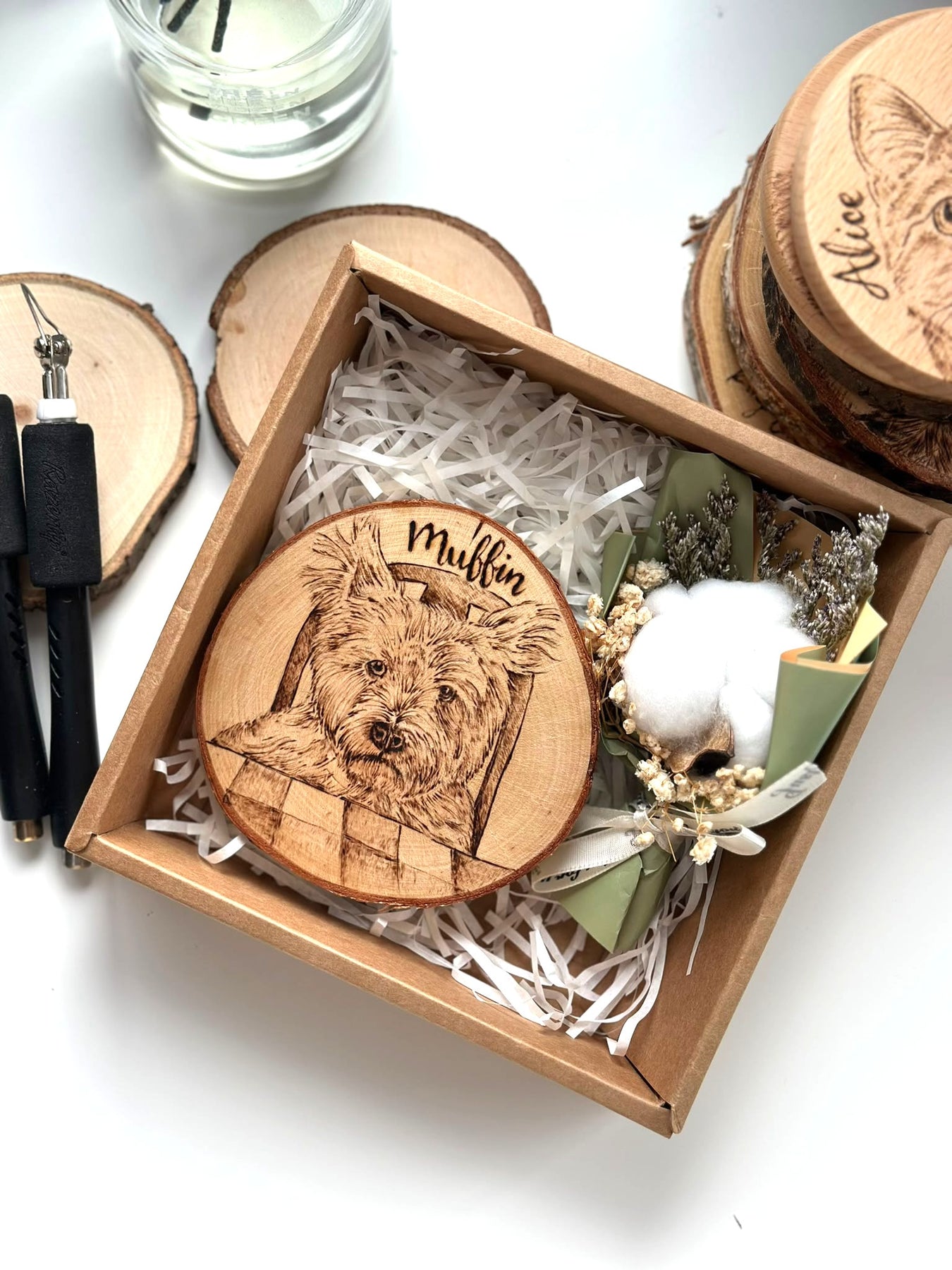 Natural Wood Circle Custom Pet Portrait – Hand-Burned Pyrography Art