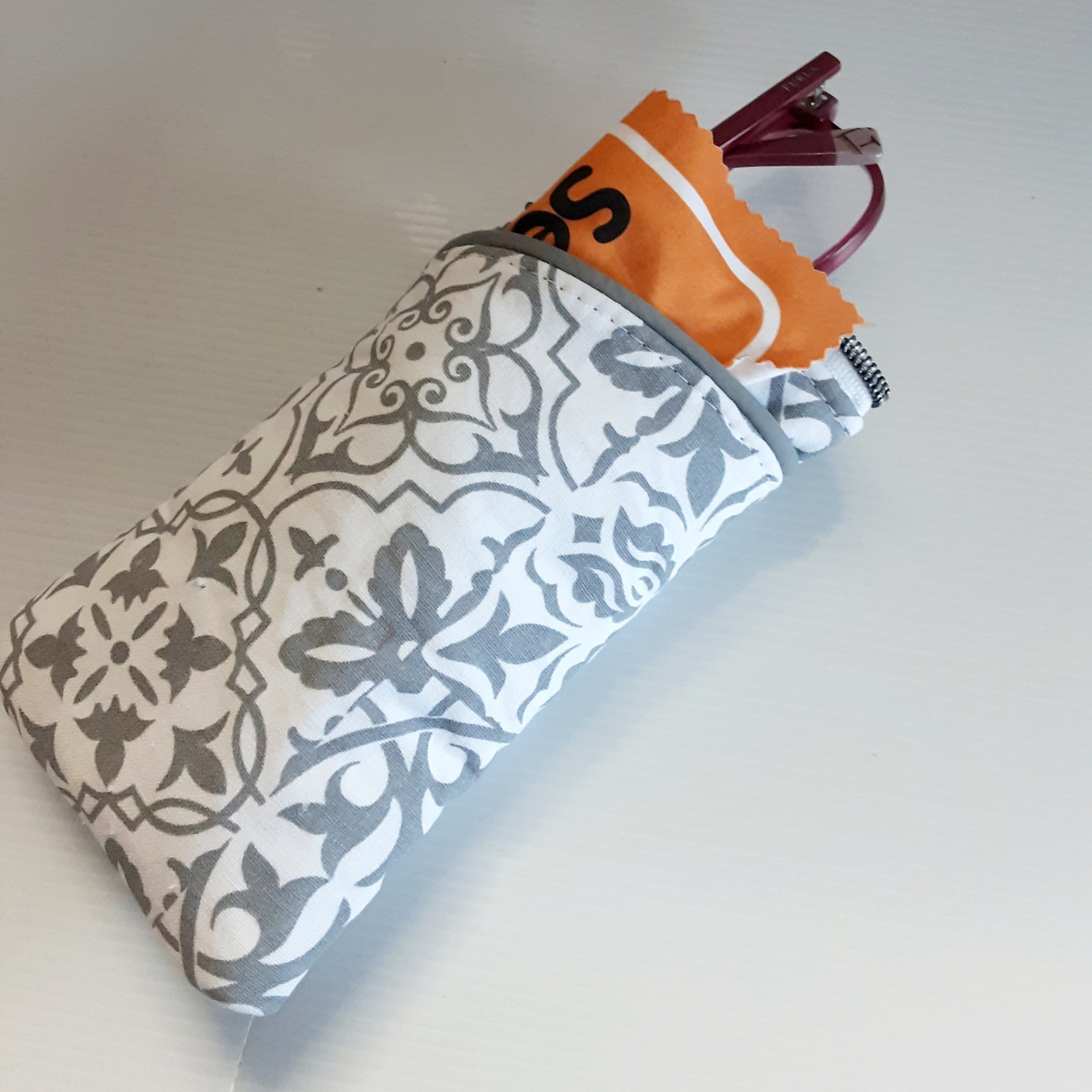 Double pocket eyeglass/sunglass case.