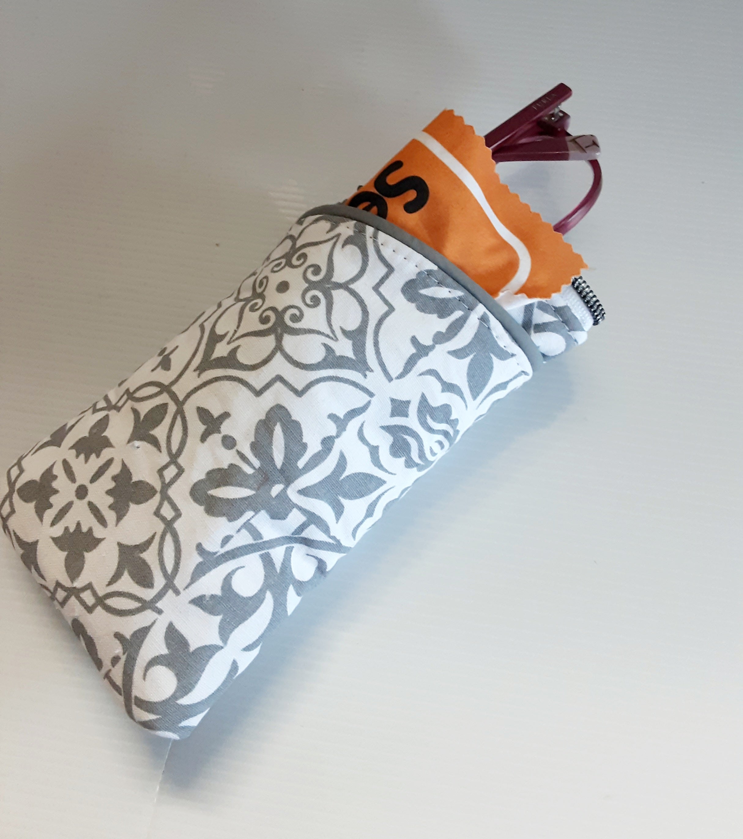 Double pocket eyeglass/sunglass case.
