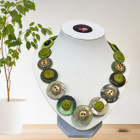 Button necklace - Green and Gold