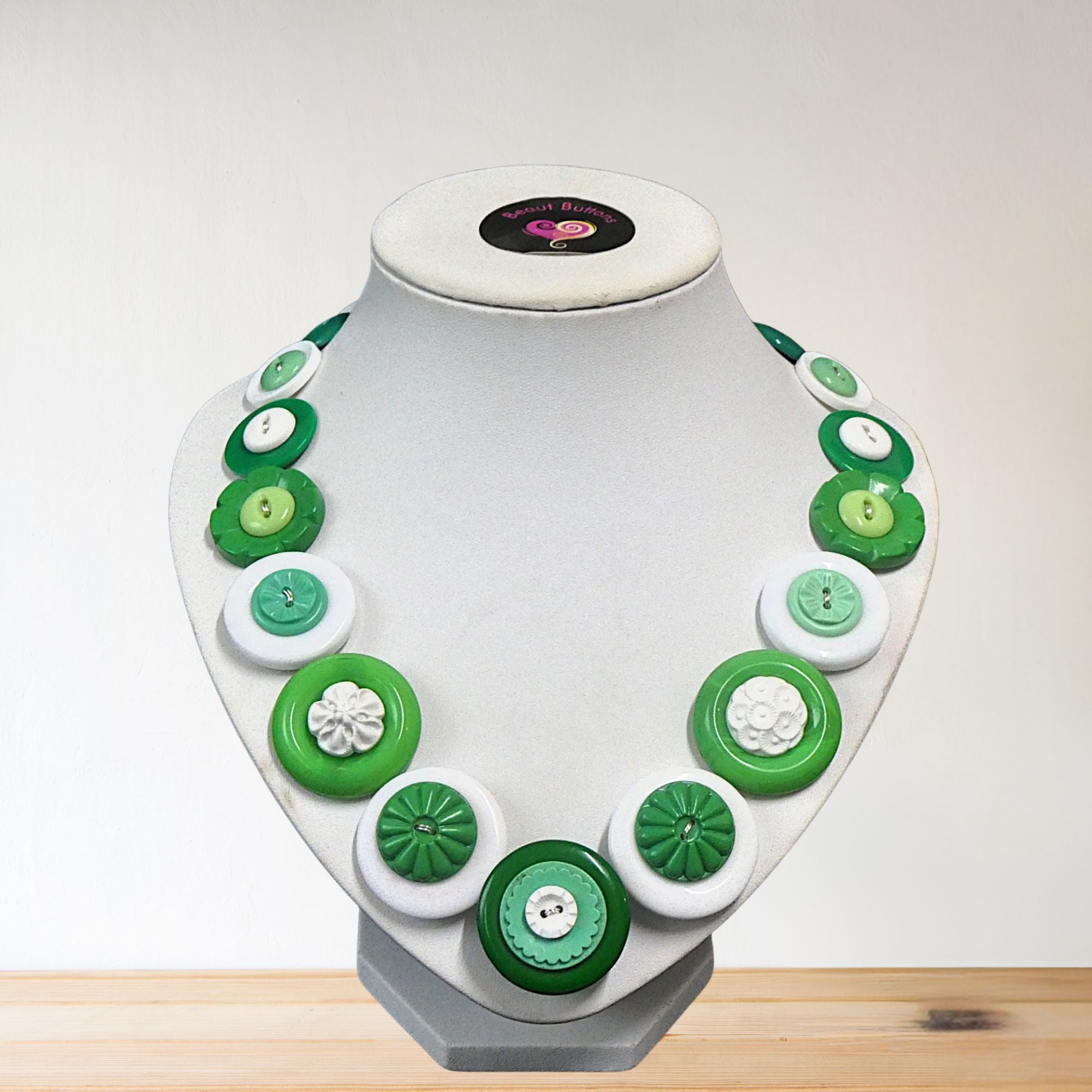Button necklace - Green flowers