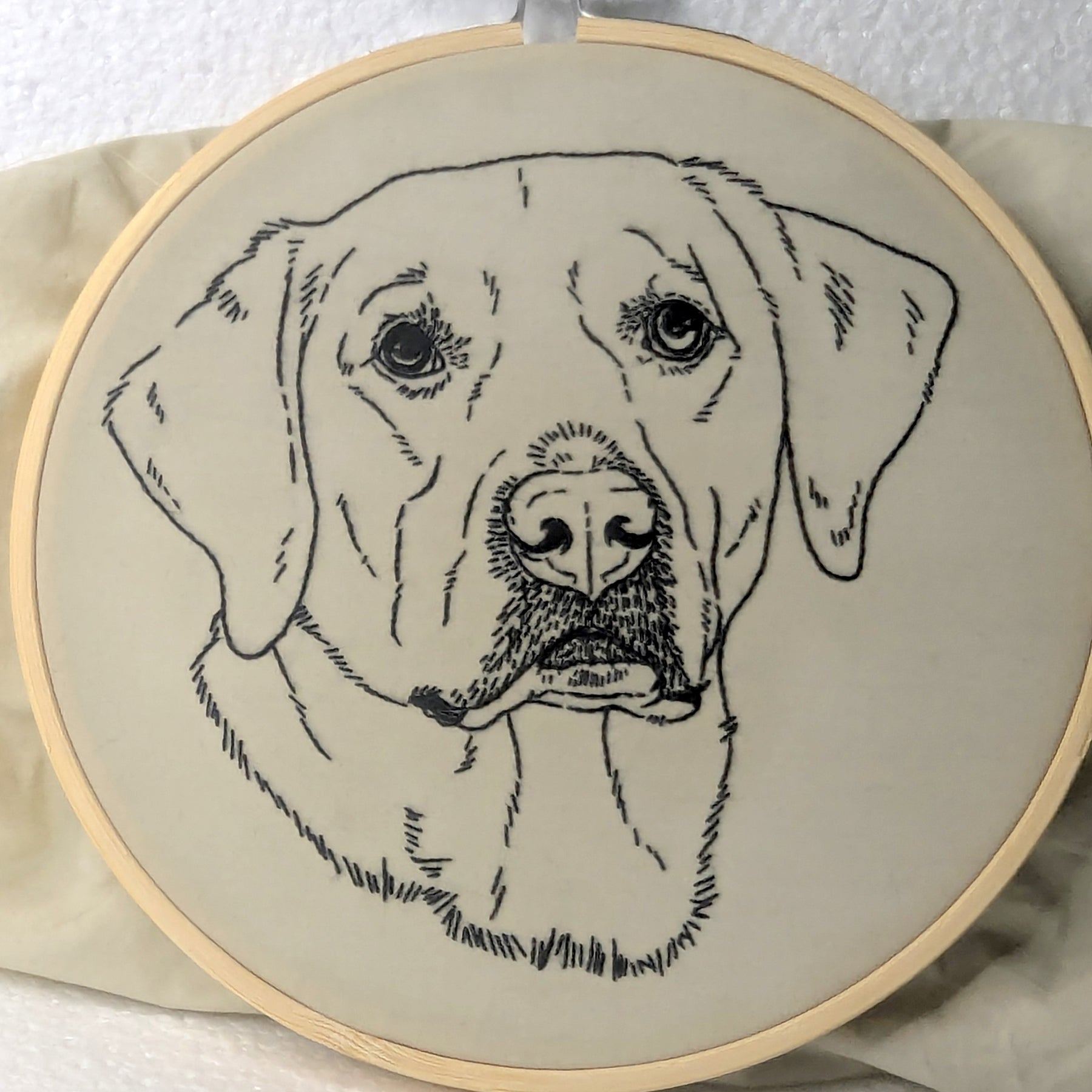 Hand-Embroidered Pet Outline Art – Cat or Dog Design – Black Thread on Neutral Fabric – Wall Hoop Decor