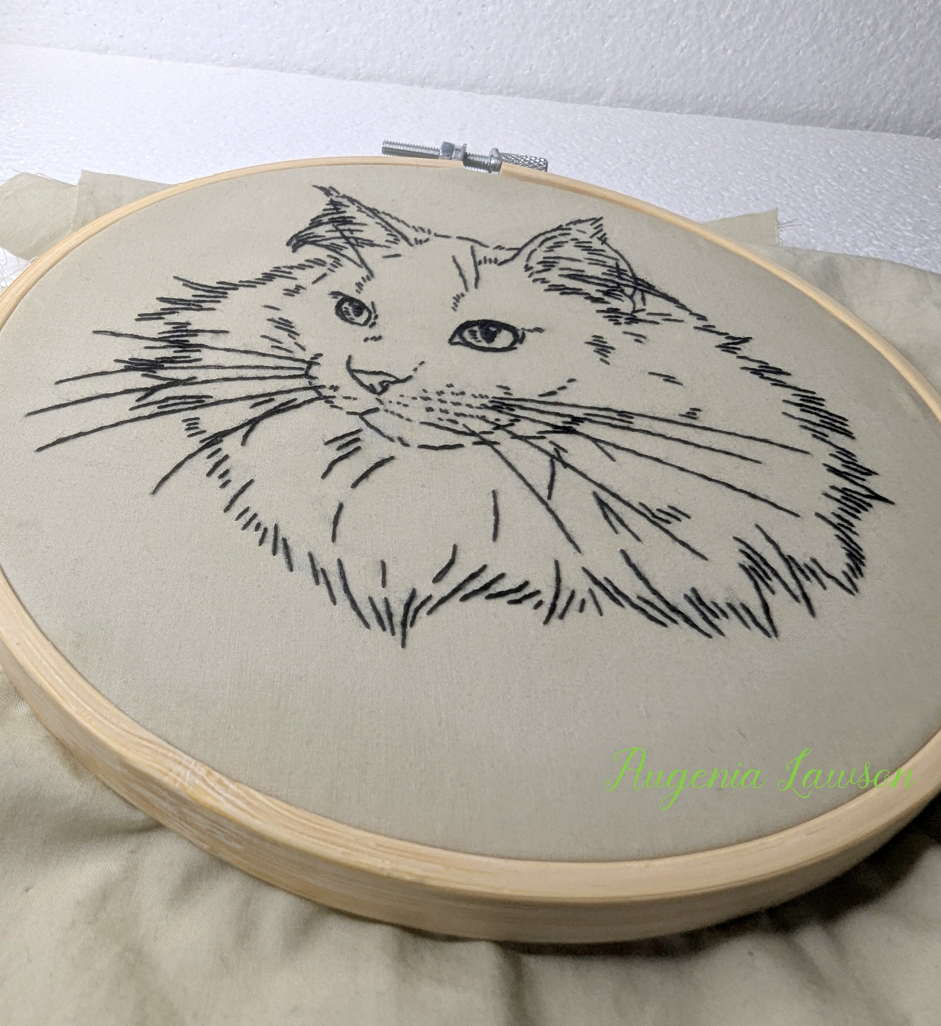 Hand-Embroidered Pet Outline Art – Cat or Dog Design – Black Thread on Neutral Fabric – Wall Hoop Decor