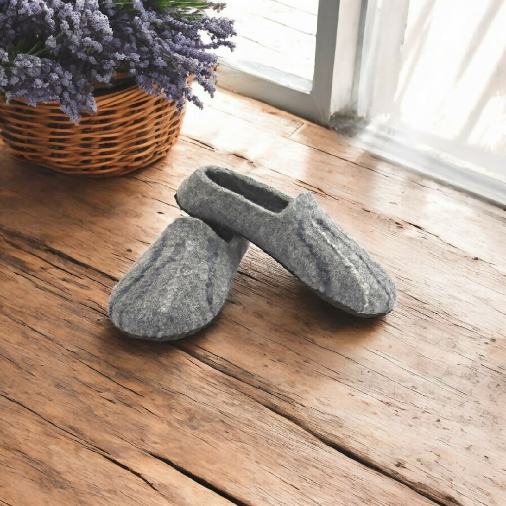 Grey felt slippers by bbohe