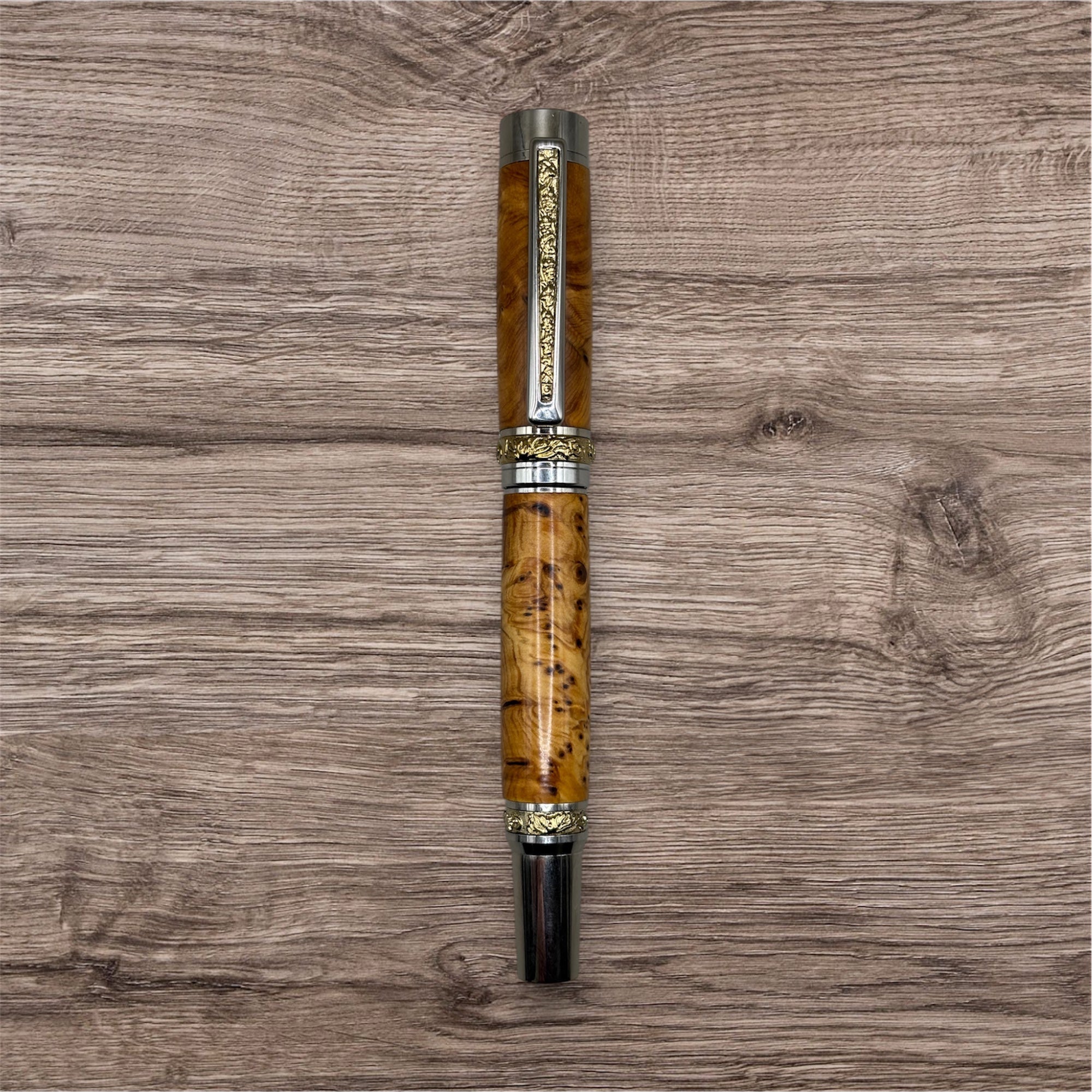 Roman Harvest Fountain Pen – White Pine Burl with Gold Accents