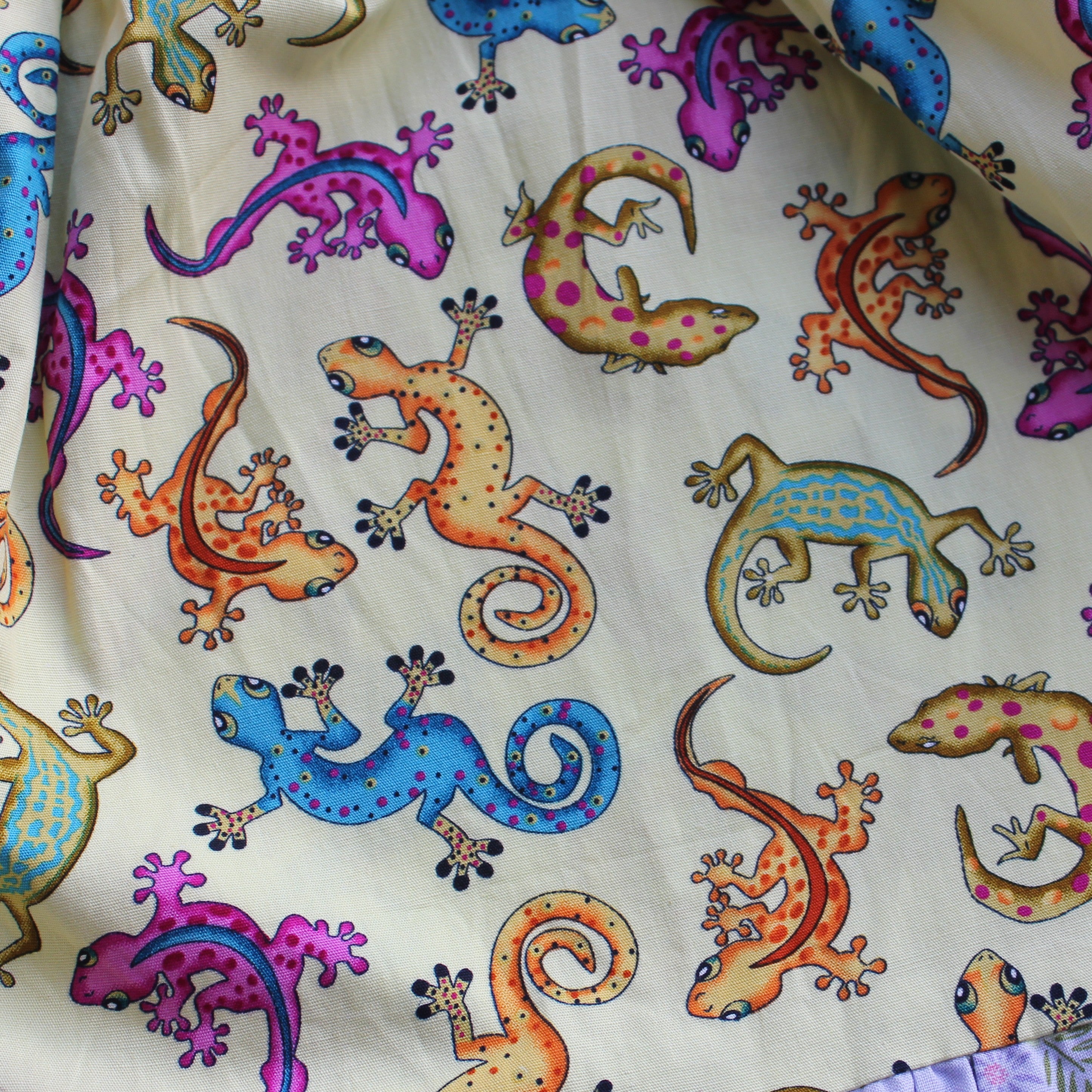 Womens Size Medium, Short Skirt, Lizards/Country Floral.