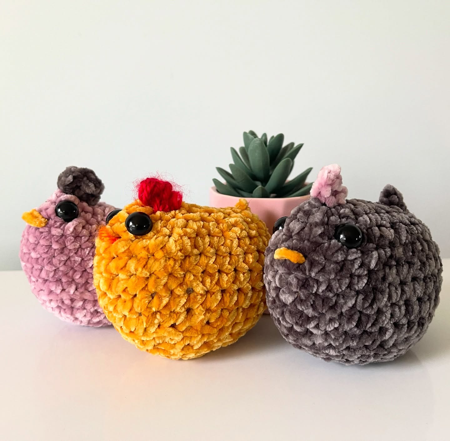 Crochet small Mable Chicken