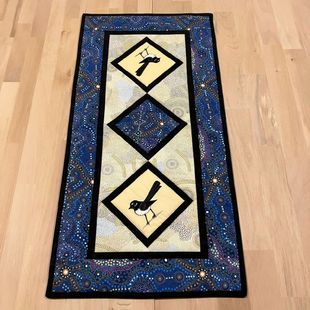 tablerunner-handmade-Australia-willy wag tail_4