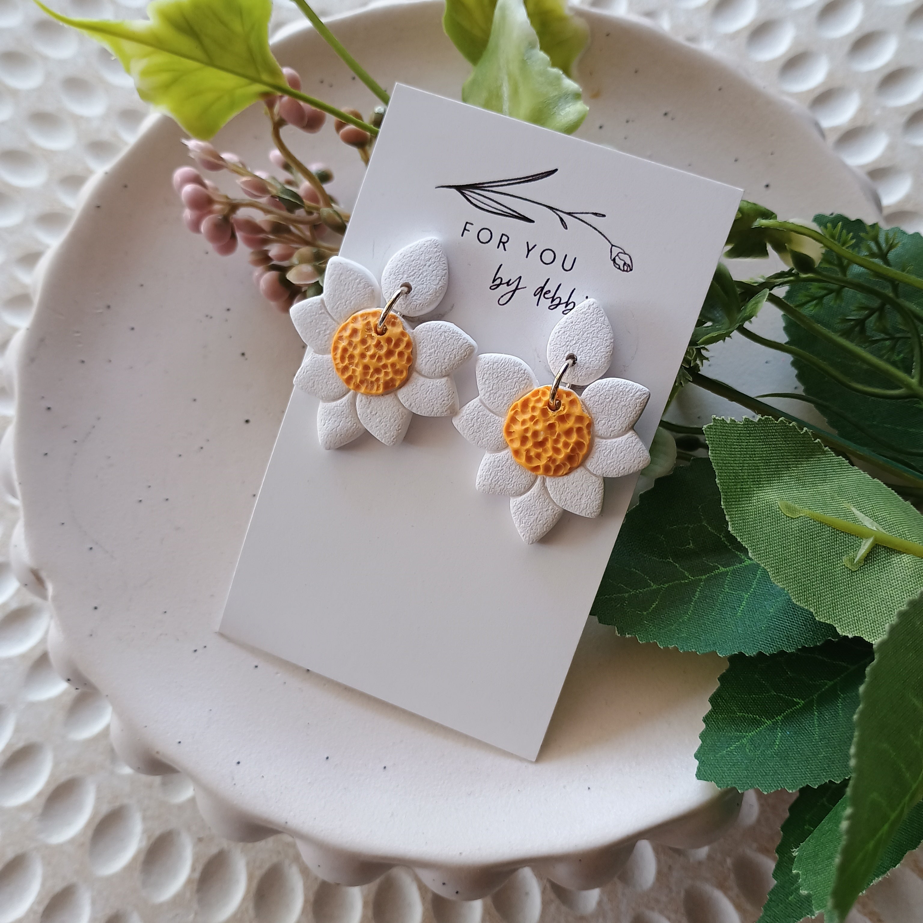 Daisy dangle flower earring
