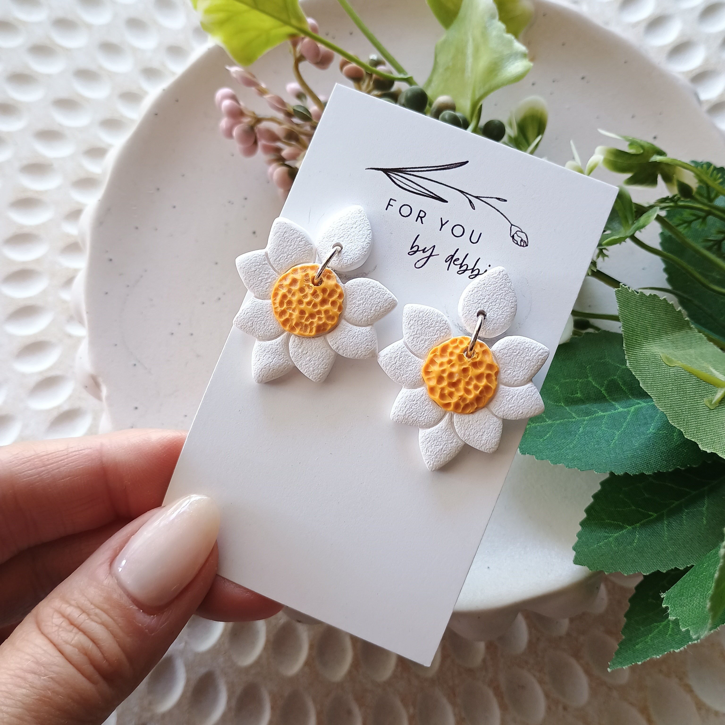 Daisy dangle flower earring