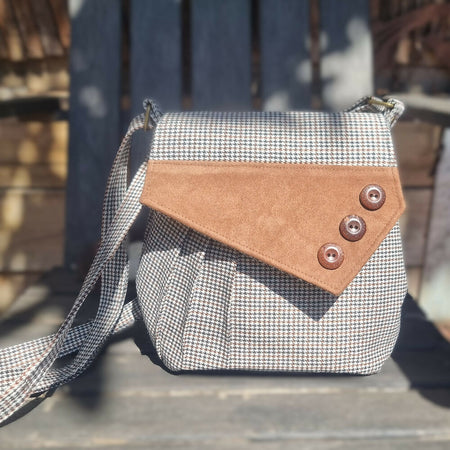 Upcycled vintage-styled houndstooth handbag, black & tan on cream.