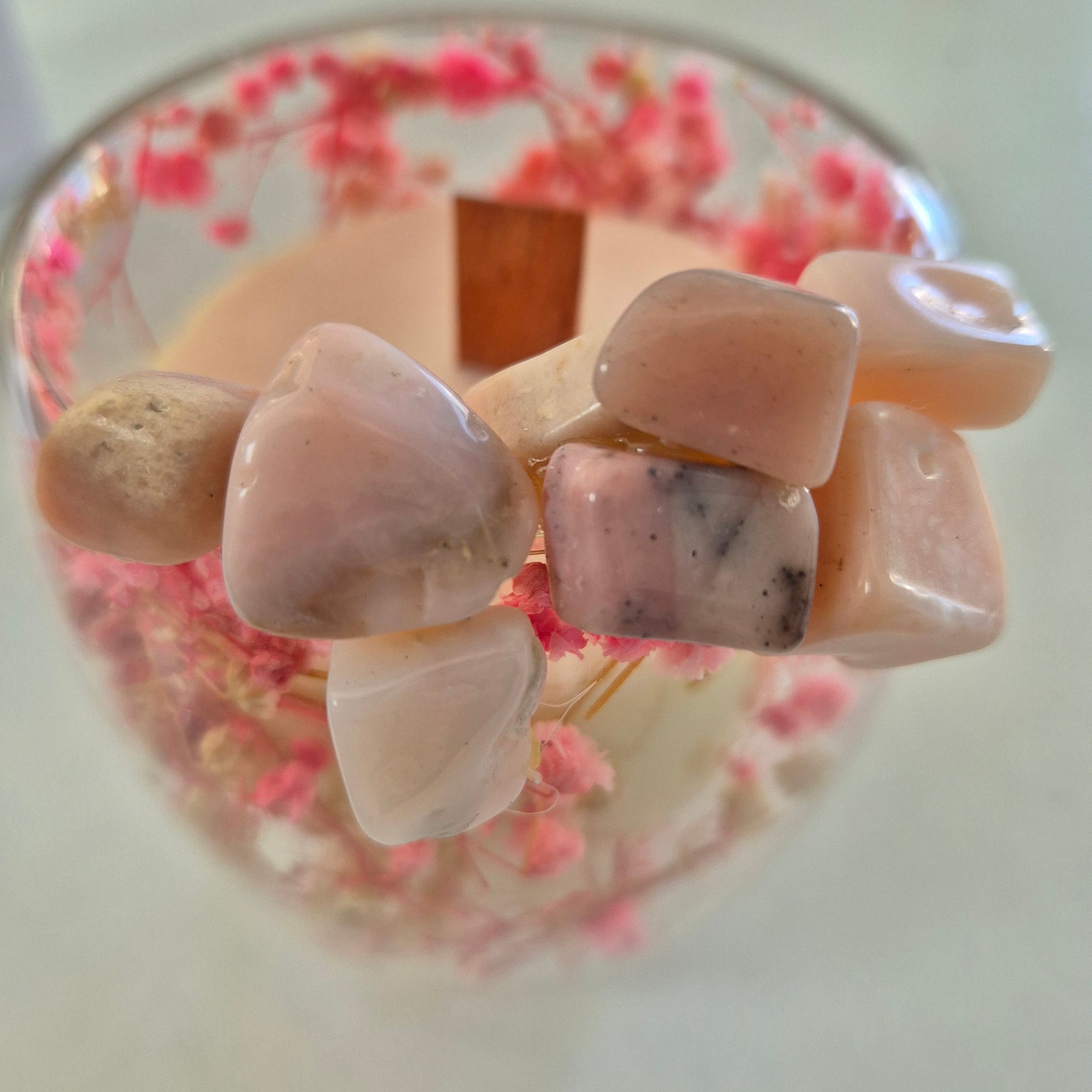 Pink baby's breath glass jar candle with pink opal
