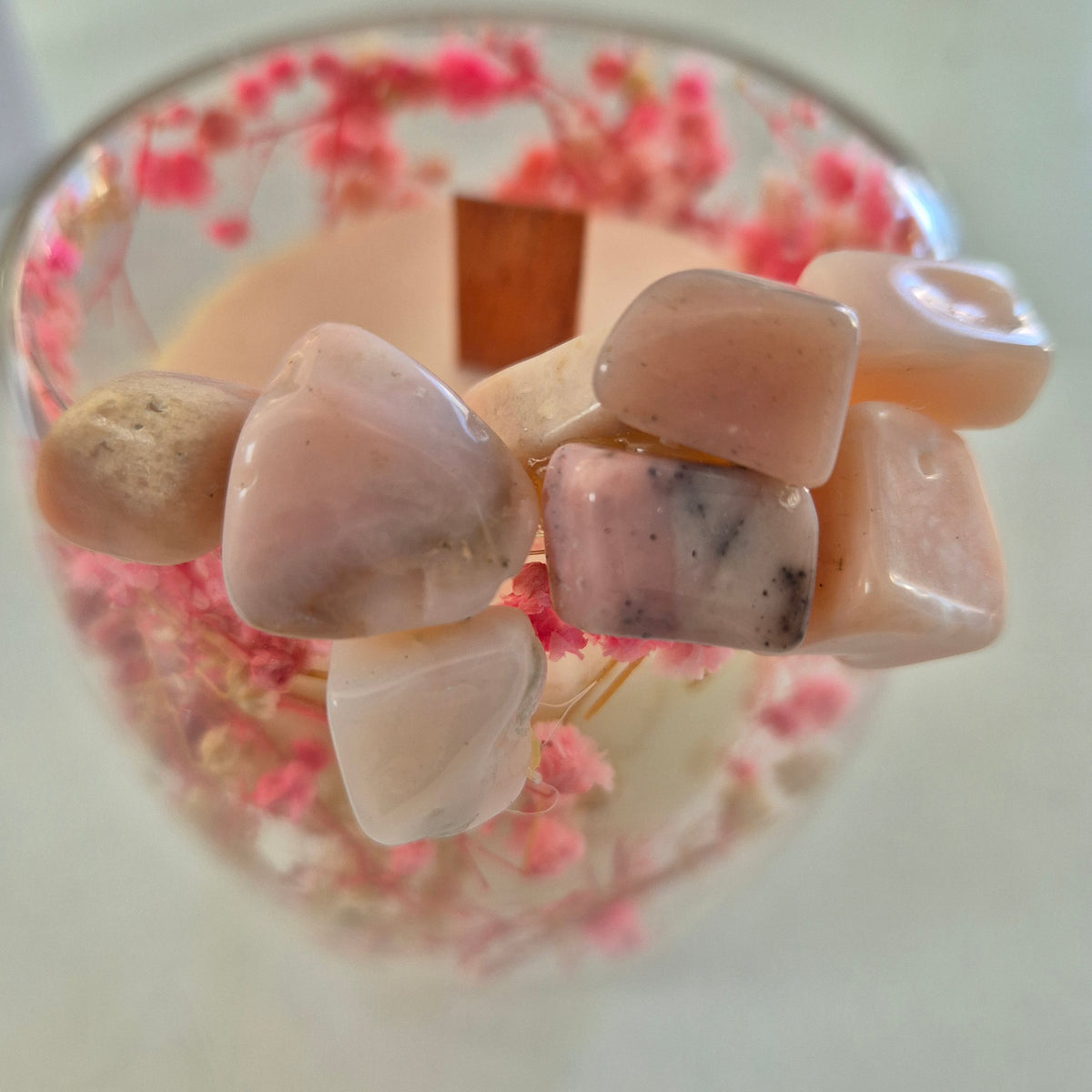 Pink baby's breath glass jar candle with pink opal