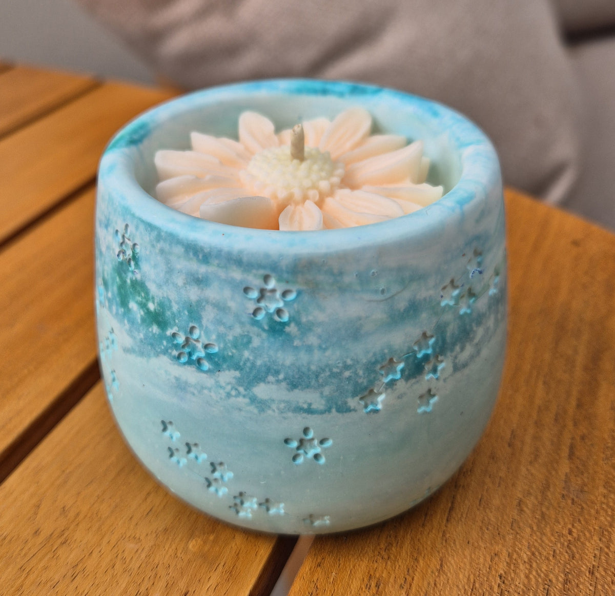 Aqua soy wax concrete tub candle with sandalwood fragrance