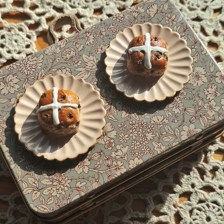 Single Hot cross Bun with metal tray