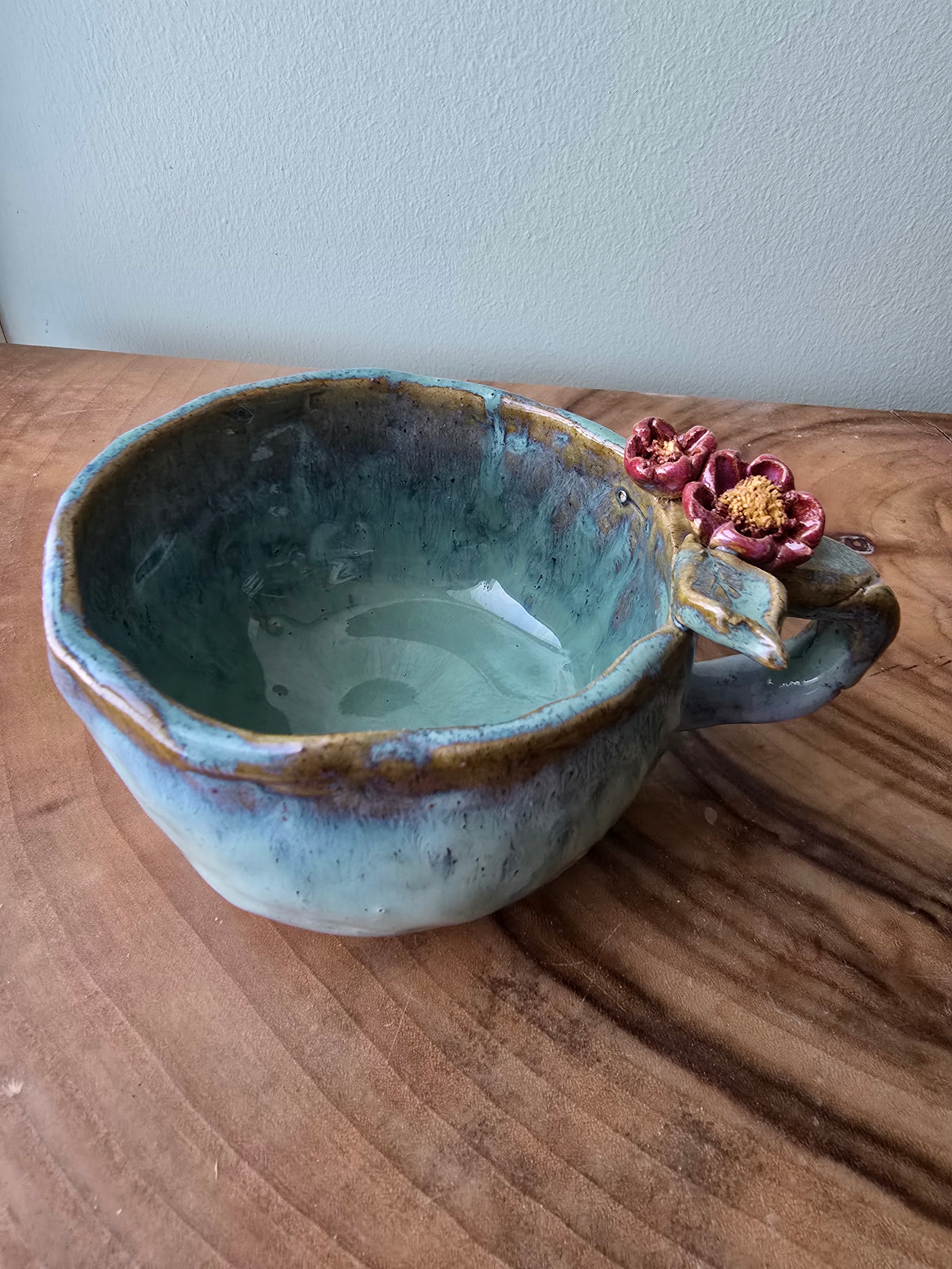 Pretty book cup
