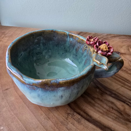 Pretty book cup
