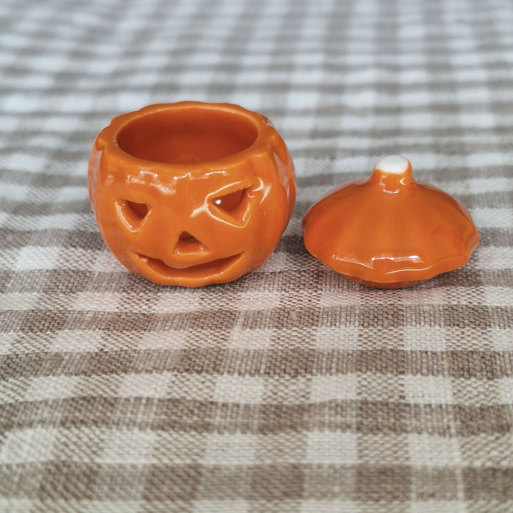 Planter with flowers/pot with Lid - JACK O'LANTERN