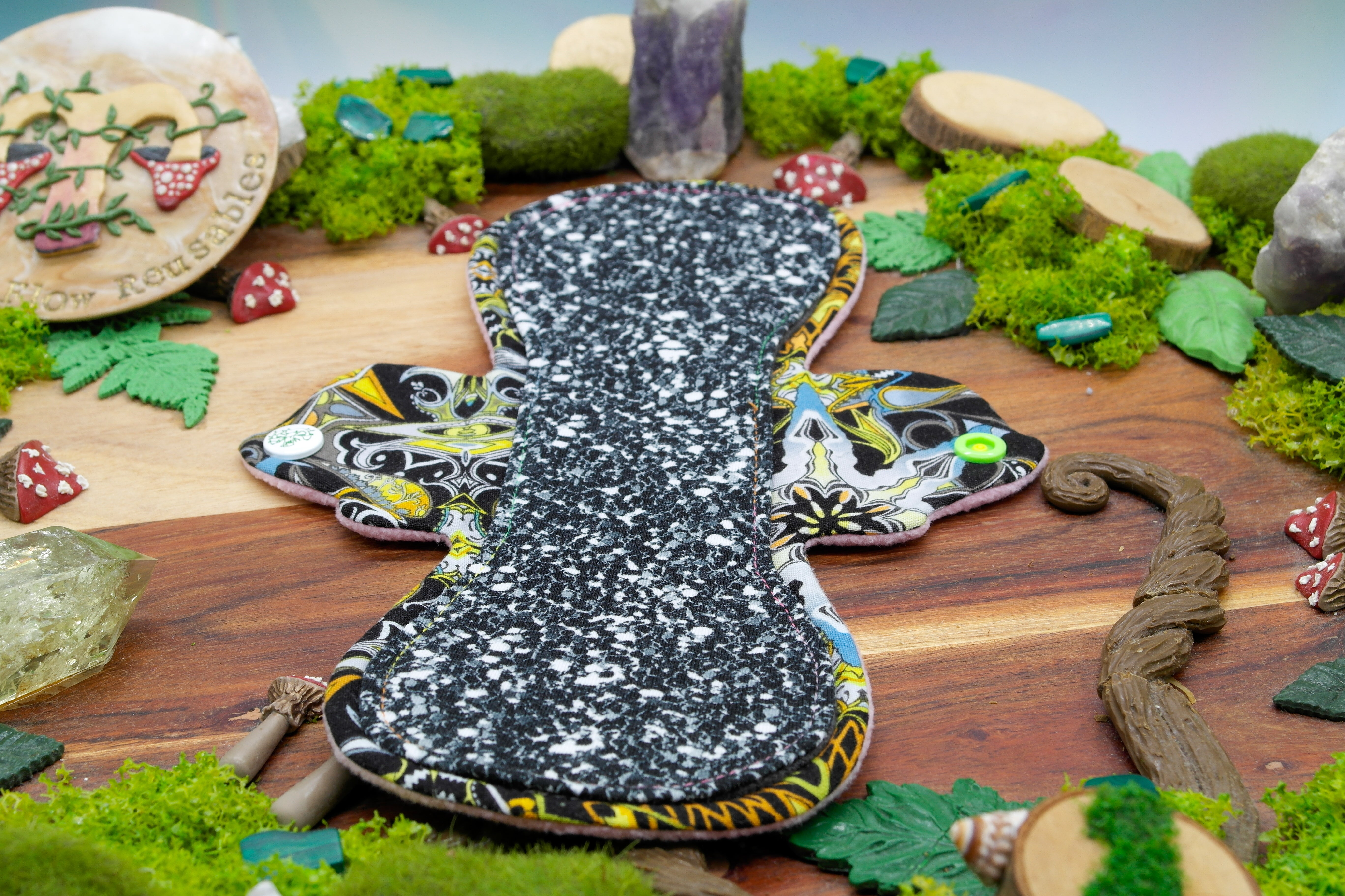 mindfully made Reusable cloth pad 10" Moderate (Flutter) - altered consciousness