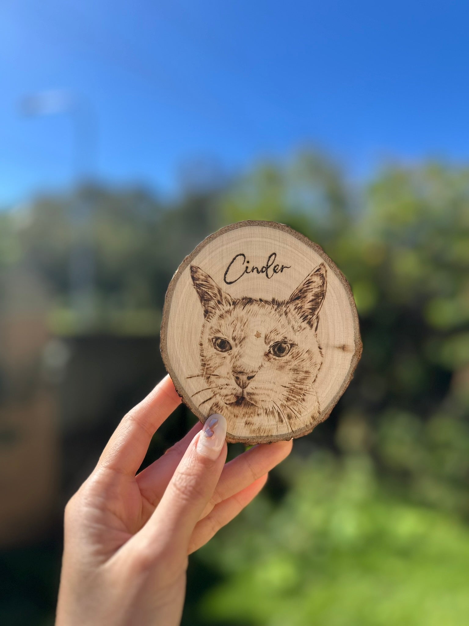 Natural Wood Circle Custom Pet Portrait – Hand-Burned Pyrography Art