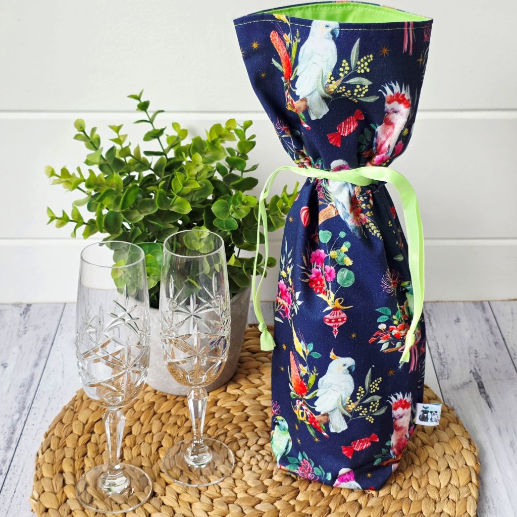 Lined Christmas Wine Bottle Bag – Because the Wrapping Should Be Part of the Gift