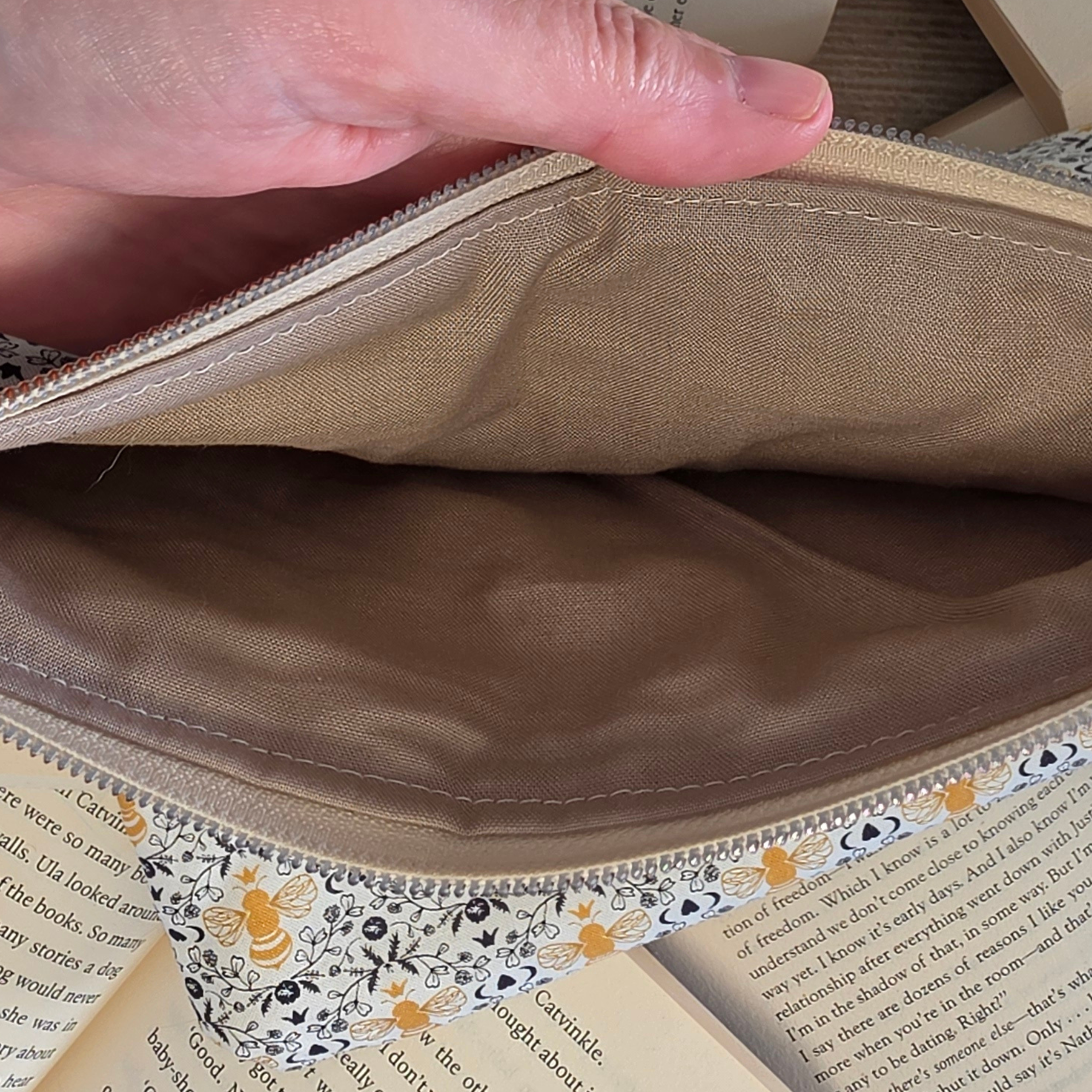 Bee designs - book or 11" tablet sleeve, handmade