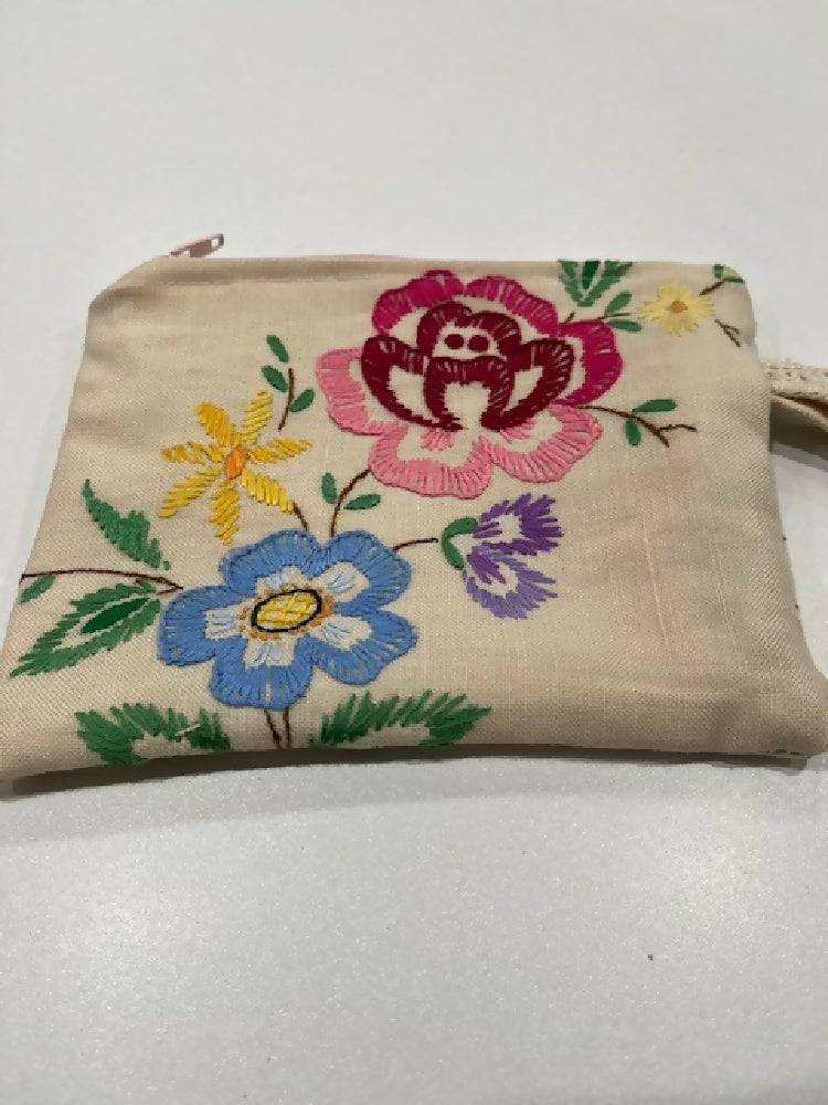 gorgeous fawn embroidered coin purse