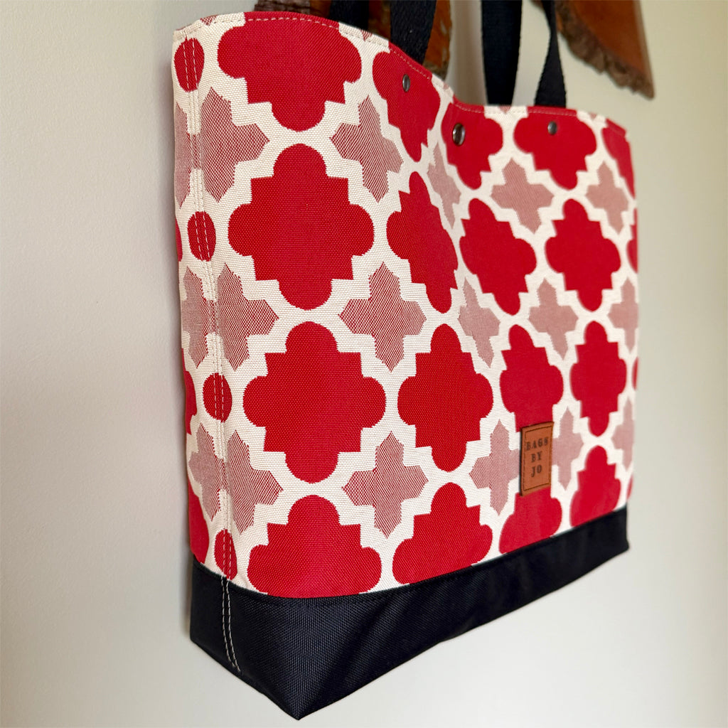 Tote bag with pockets